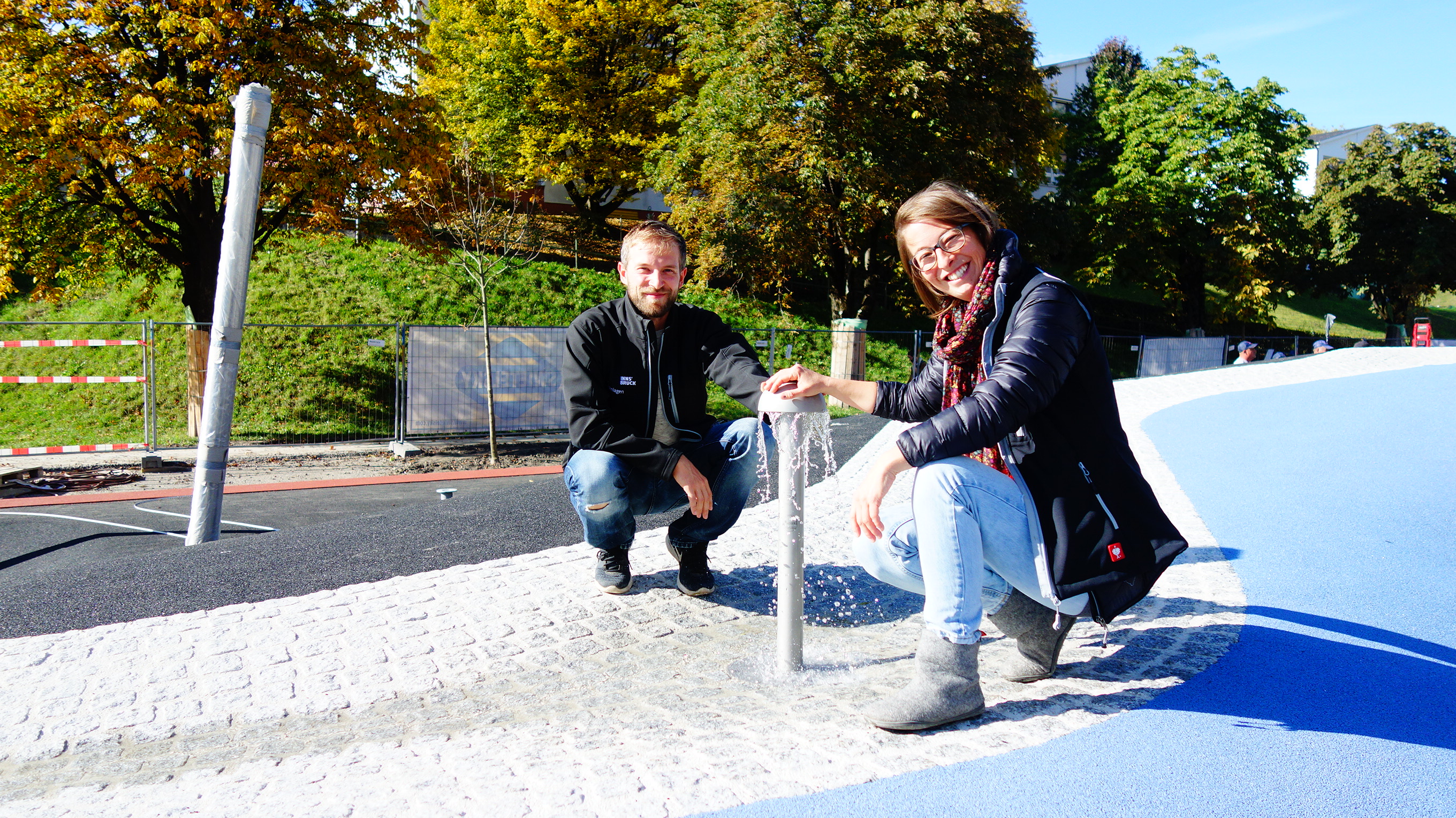 Die baldige Eröffnung des neugestalteten Parks in Pradl – Grünzug Andechsstraße/Egerdachstraße –hält Lisa Stöllnberger und Ricardo Leuschel vom Referat „Grünanlagen – Planung und Bau“ auf Trab.