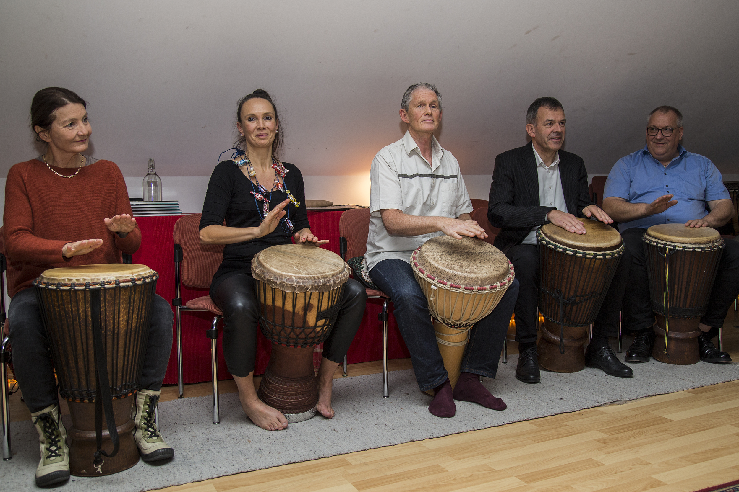 Bürgermeister Georg Willi und Kulturstadträtin Uschi Schwarzl gratulierten zum 15-Jahre-Jubiläum der Free Beat Company. Maria Zeisler und Gottfried Jaufenthaler gründeten während ihrer Lehrtätigkeit an der Musikschule der Stadt Innsbruck 2004 die Free Beat Company. 
Die Lust am Groove, die Freude andere zu hören und zu spüren, das Bedürfnis nach tiefen Klängen und starken Rhythmen wird in dieser, für ALLE offenen, Trommelgruppe erfüllt. Die Free Beat Compay ist Teil der Musikschule Innsbruck, unter der Leitung von Wolfram Rosenberger.