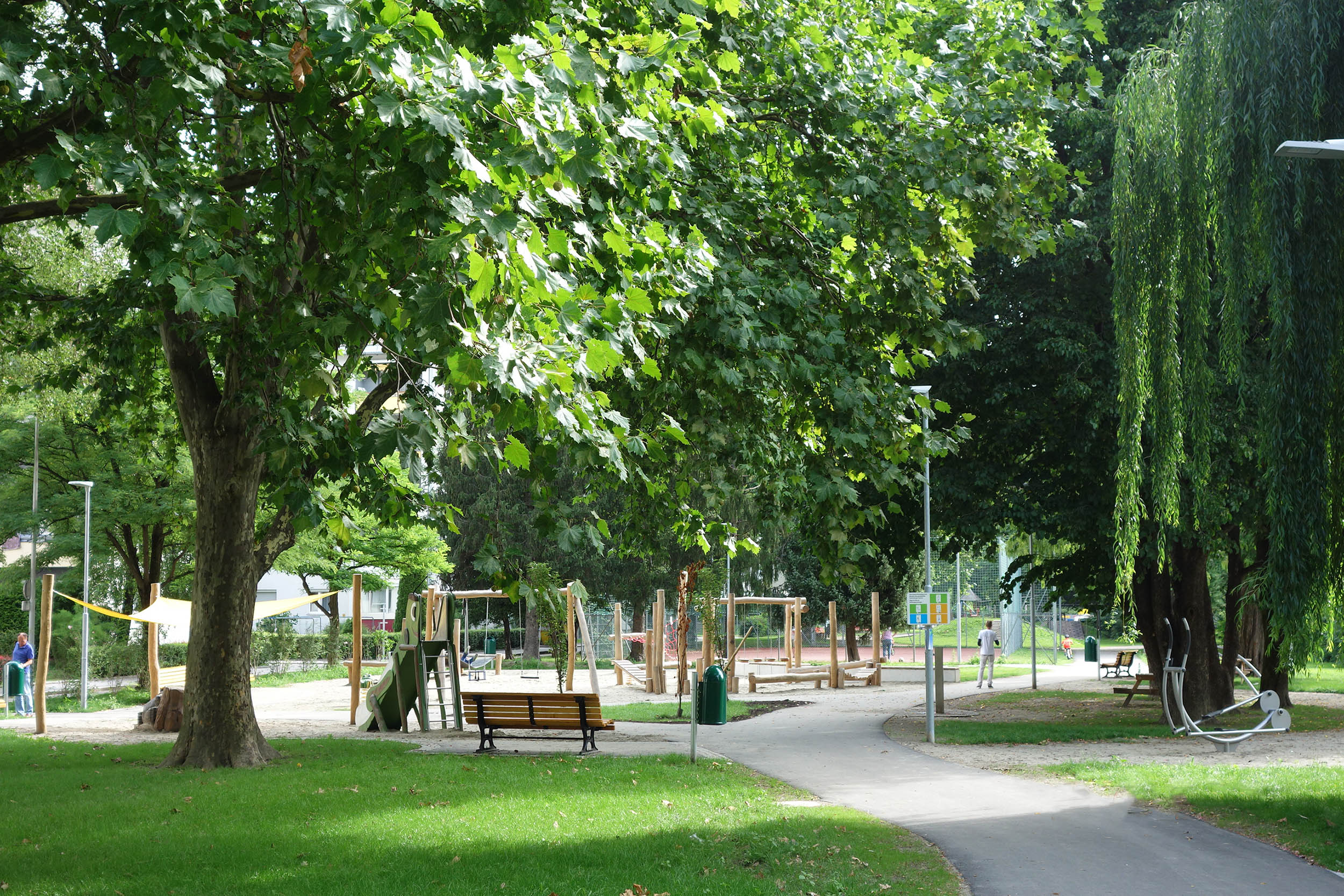 Besonders bei hohen Temperaturen spenden die Bäume erholsame Schattenplätze.