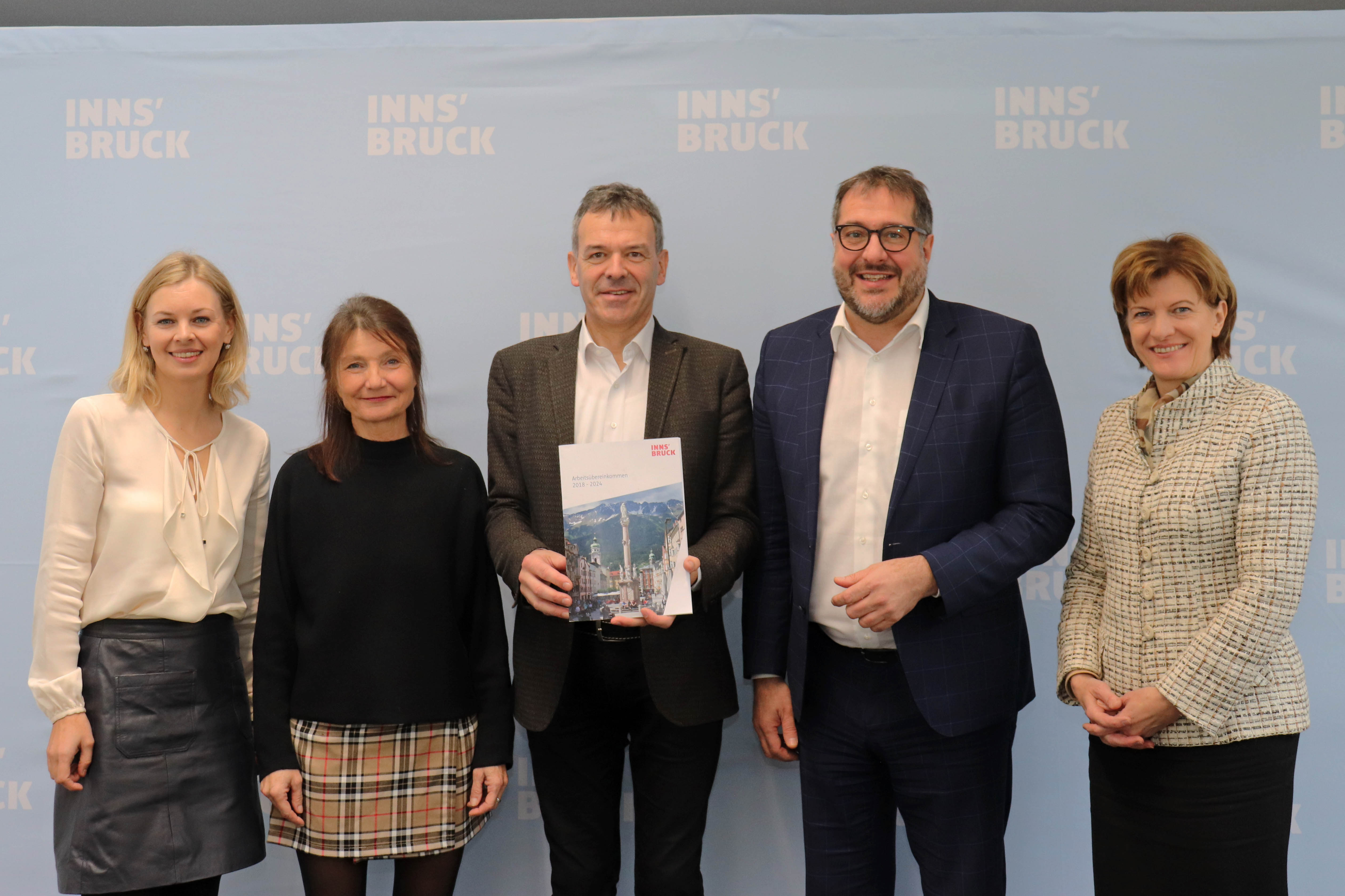 Gaben Ausblicke in die Vorhaben für das Jahr 2020 (v.l.): Stadträtin Elisabeth Mayr, Vizebürgermeisterin Uschi Schwarzl, Bürgermeister Georg Willi, Vizebürgermeister Franz X. Gruber und Stadträtin Christine Oppitz-Plörer