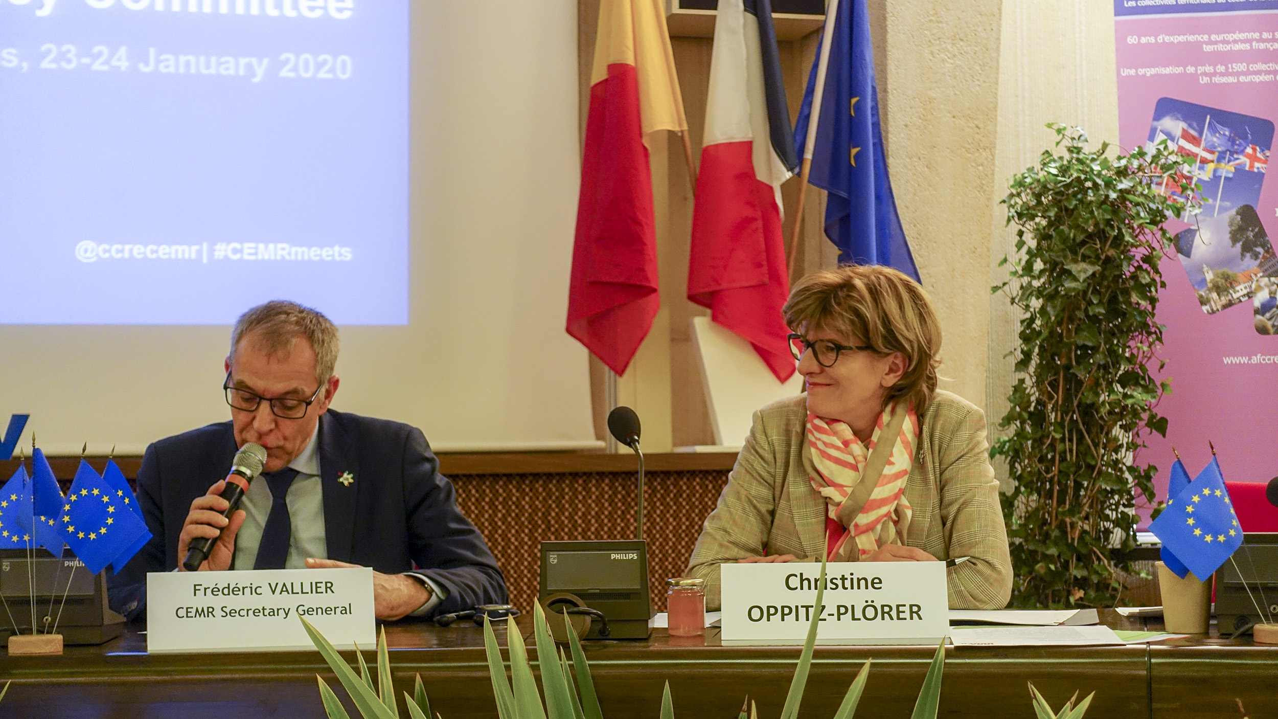 Stadträtin Christine Oppitz-Plörer präsentierte kurz die vergangenen drei Jahre als Finanzreferentin des RGRE, bevor sie von den Delegierten wiedergewählt wurde.