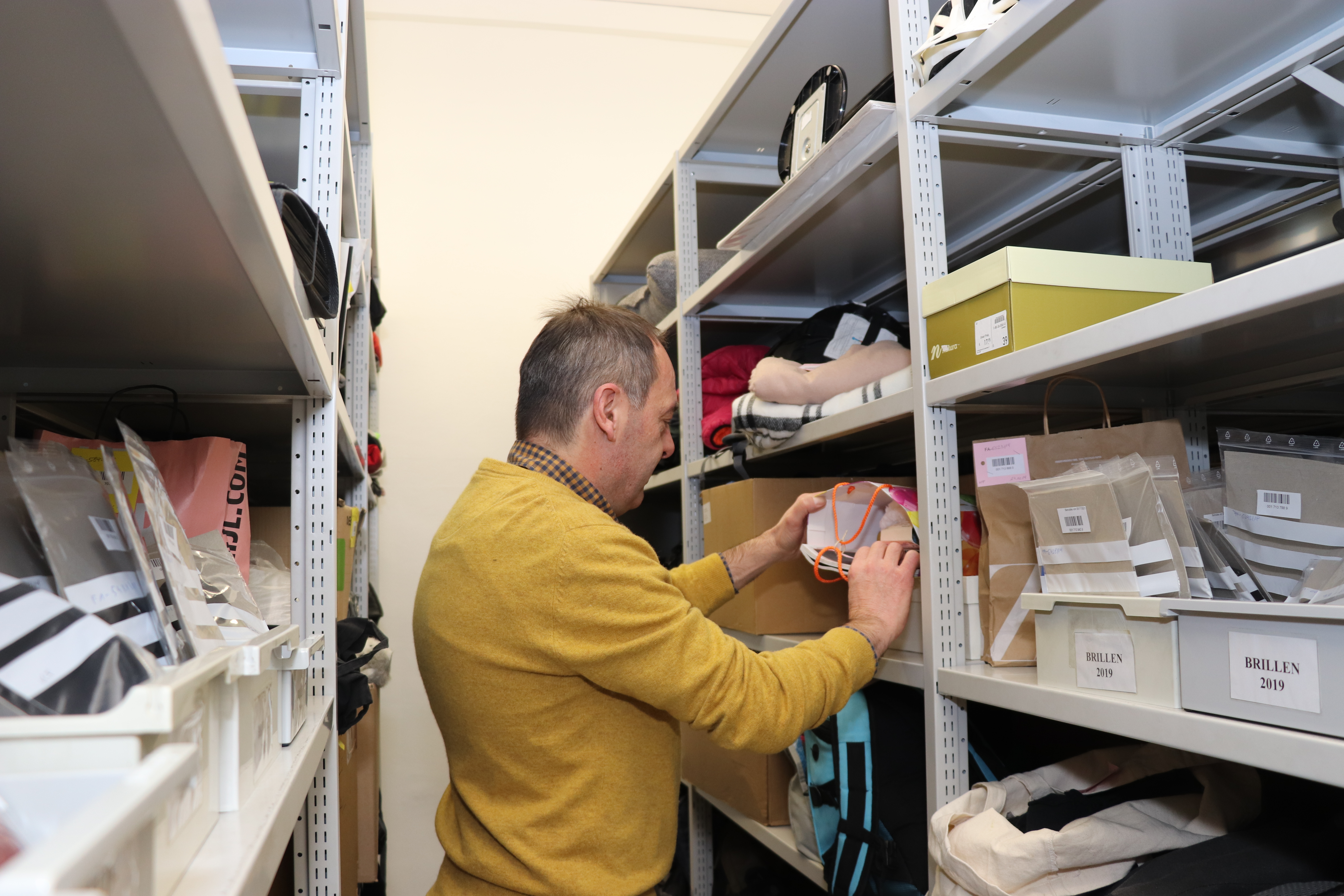 „Verloren - gefunden": In Sachen Fundstücke stehen Mitarbeiter Herwig Kaltenhauser und seine Kolleginnen den BürgerInnen hilfreich zur Seite.