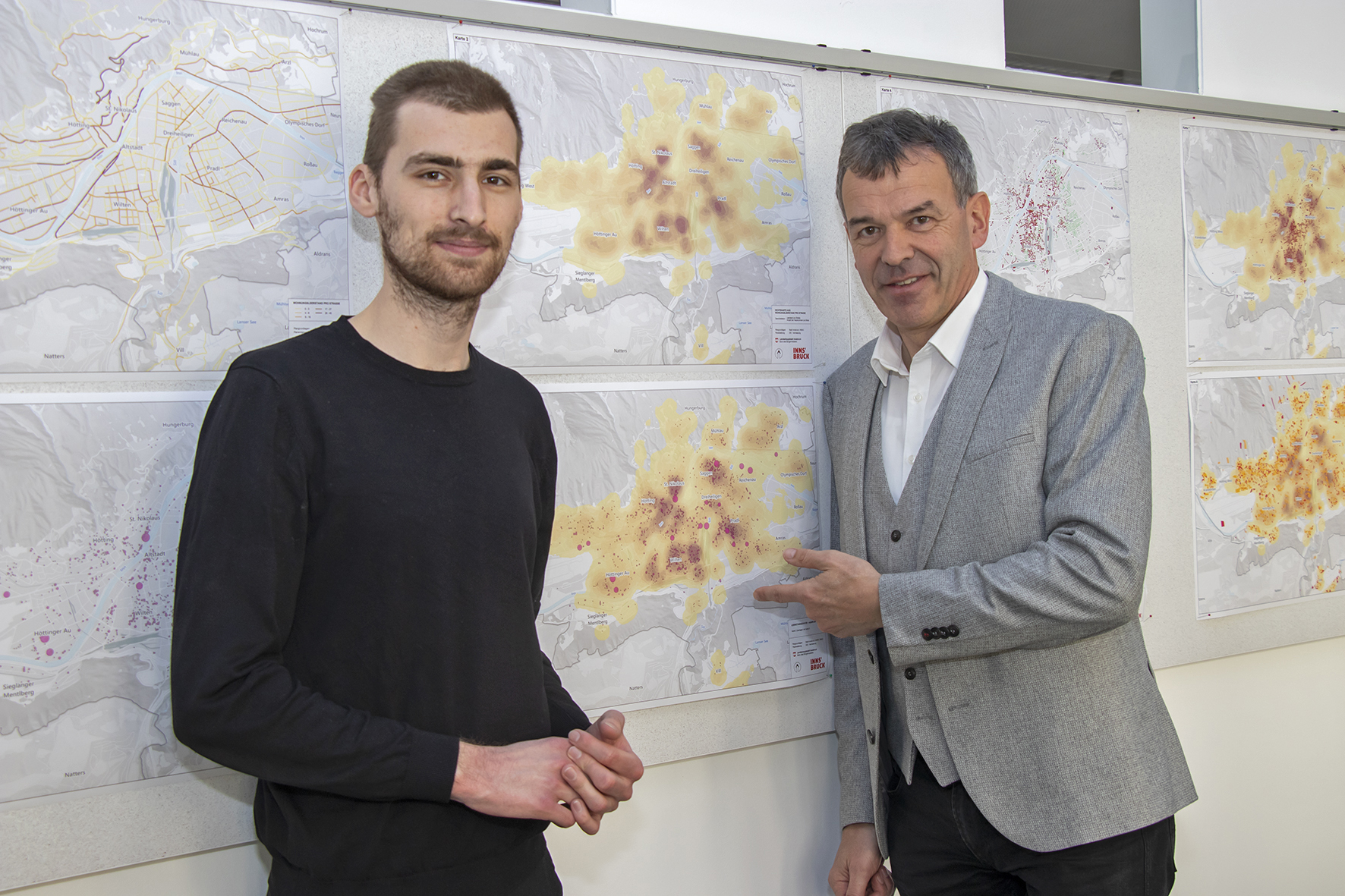 Neue Erkenntnisse zum Leerstand in Innsbruck: Bürgermeister Georg Willi und Julius Weiskopf (links) präsentierten einen Zwischenstand der Erhebung und notwendige Schritte zur Mobilisierung leerstehender Wohnungen in Innsbruck.