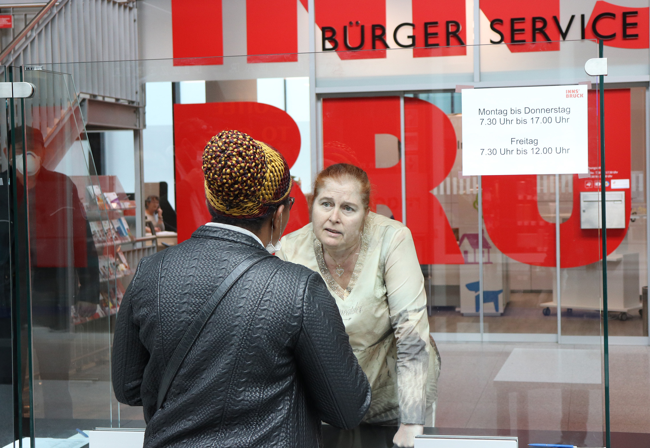 Die MitarbeiterInnen des Bürgerservice sind um die Anliegen der InnsbruckerInnen bemüht.