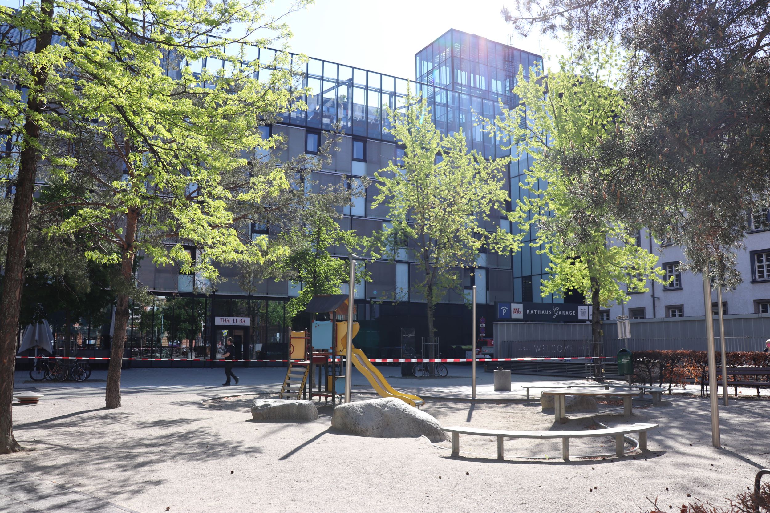 Noch sind die Spielplätze verwaist. Ab Freitag dürfen diese wieder betreten und benützt werden.