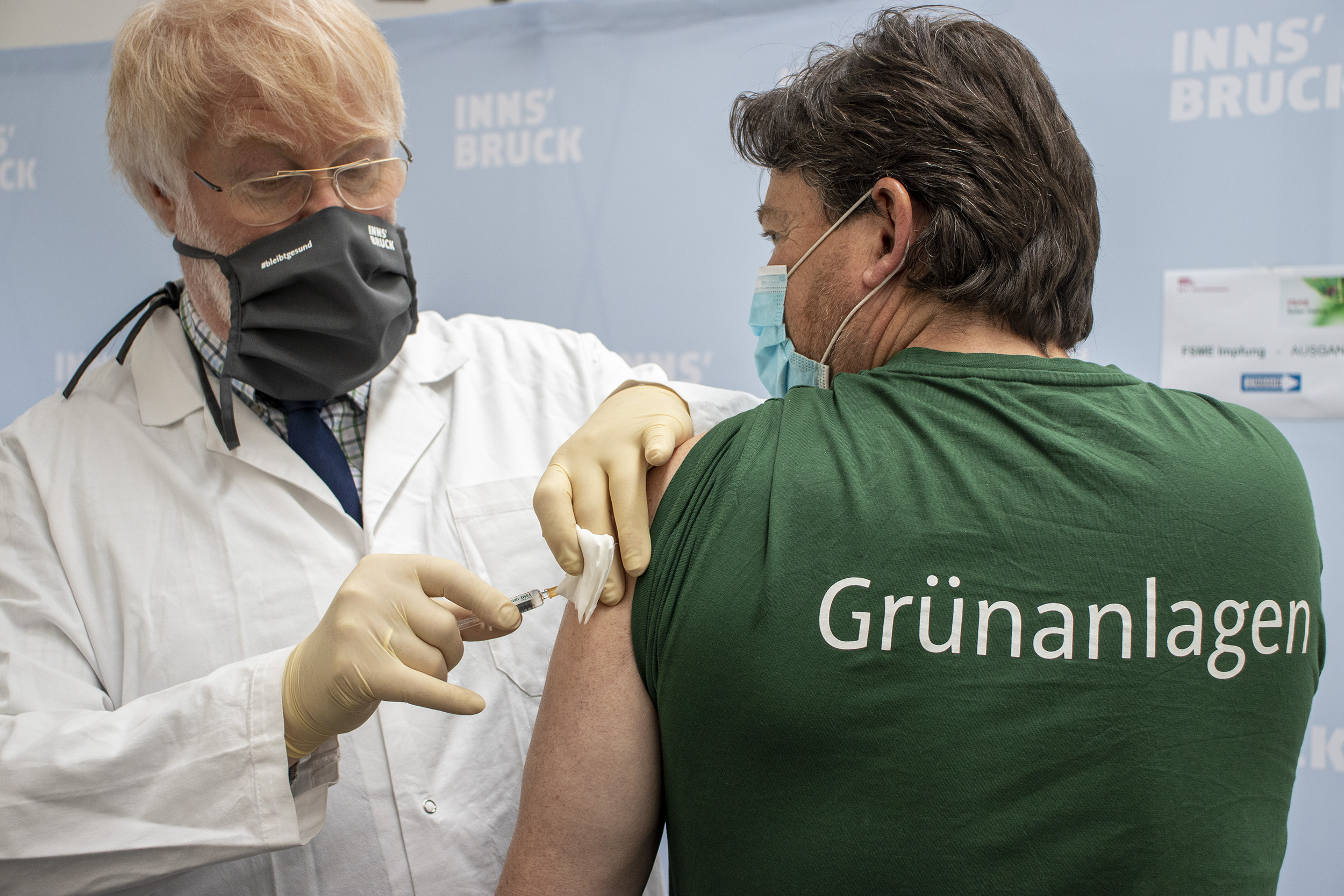 Im Notbetrieb war das Gesundheitsamt sehr gefordert, dennoch wurden Routinen wie die FSME-Impfung für MitarbeiterInnen durchgeführt.