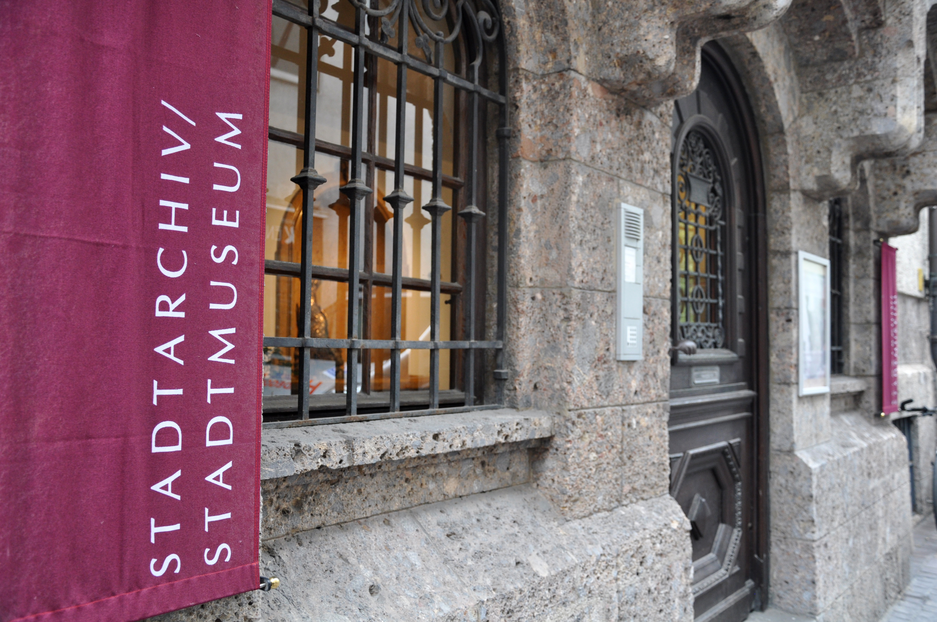 Ab kommenden Montag stehen die Türen des Stadtarchiv/Stadtmuseums Innsbruck sowie des Museums Goldenes Dachl - eingeschränkt - wieder offen. Auch die Musikschule startet mit dem Präsenzunterricht.