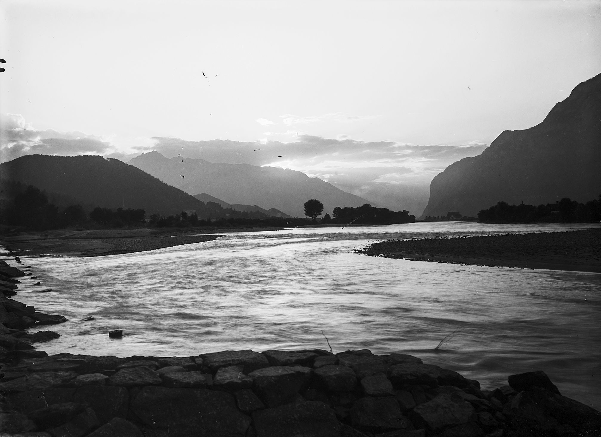 Der Inn unterhalb des Peterbründl. Aufgrund der „kühlen“ Temperaturen wohl nur ein Badeplatz für „Hartgesottene“.