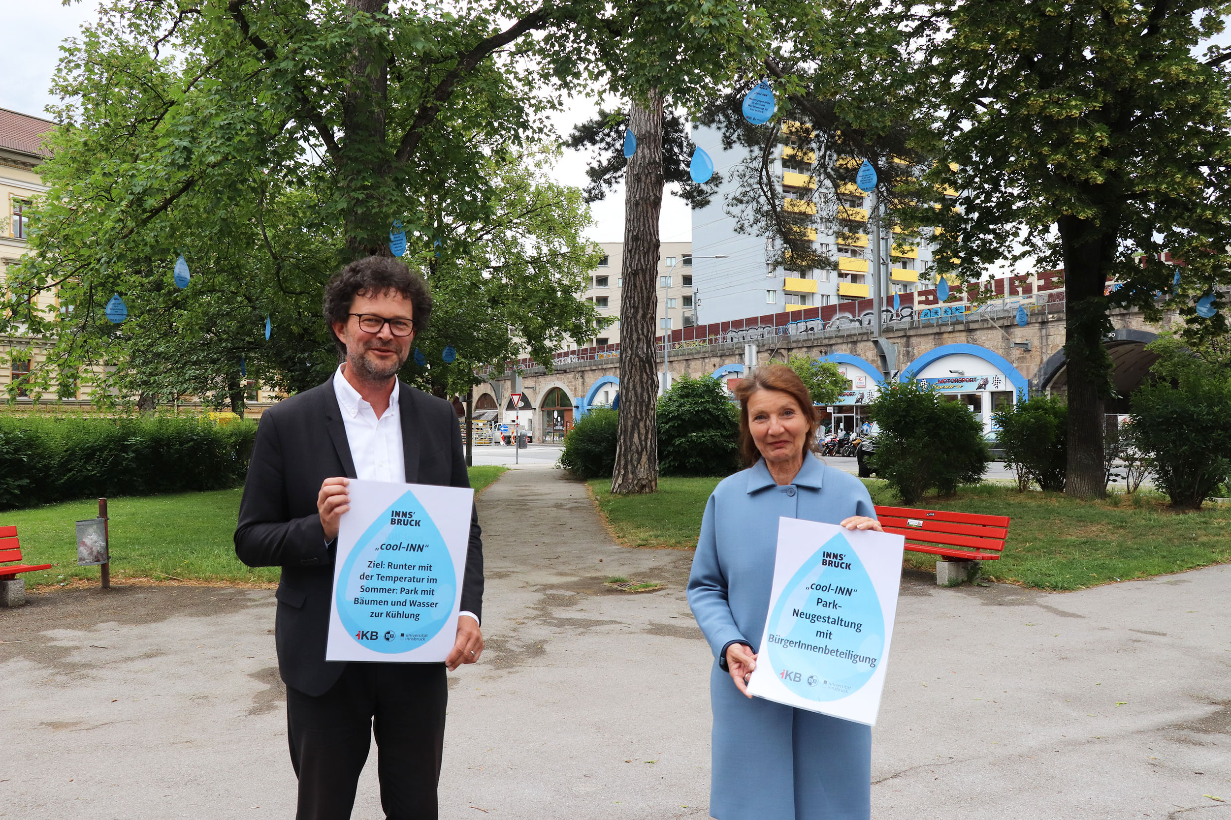 IKB-Vorstand Thomas Pühringer und Vizebürgermeisterin Uschi Schwarzl geben den Startschuss für das Projekt "cool-INN".