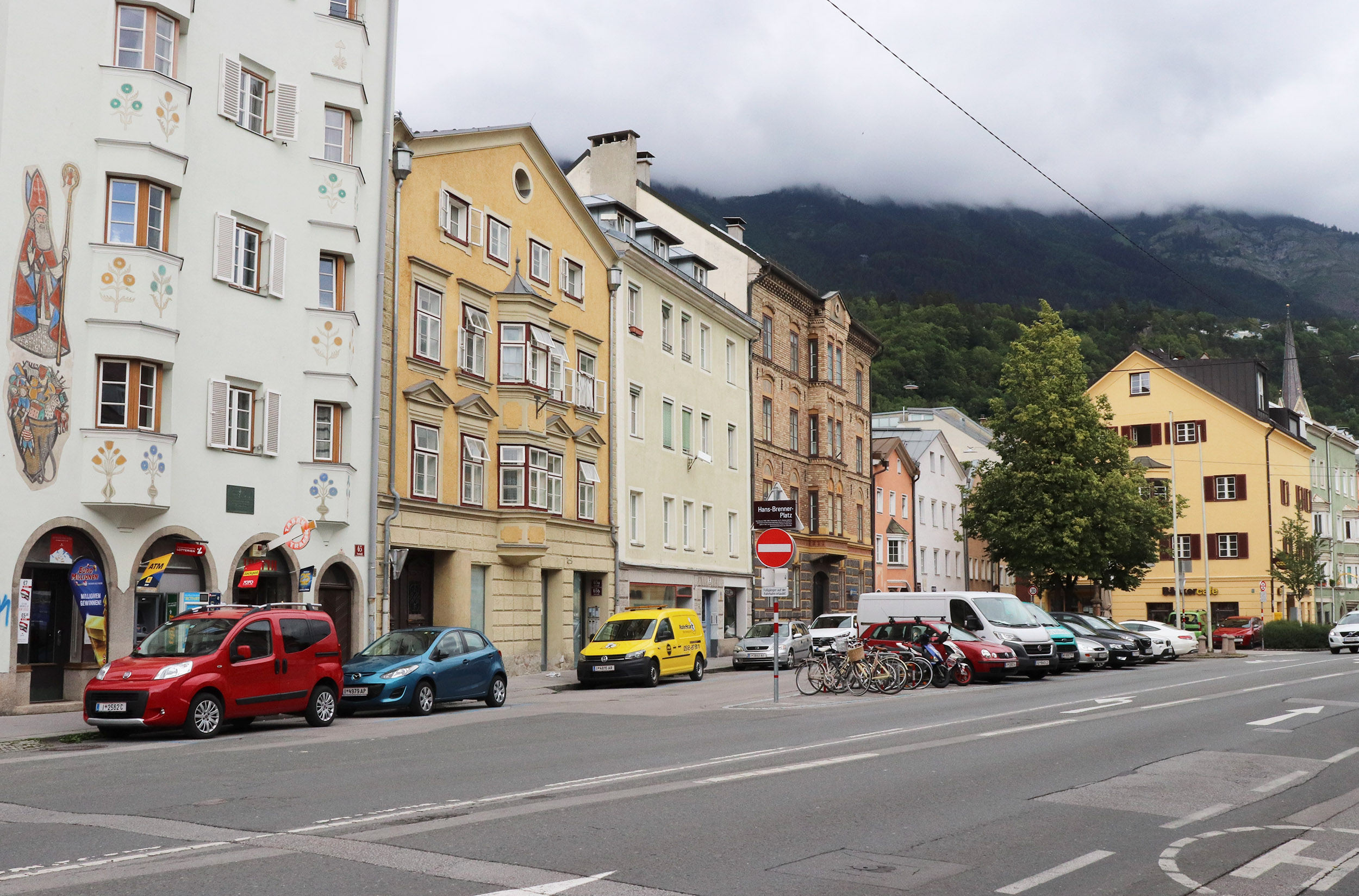 Der Hans-Brenner-Platz wird heute für Märkte genutzt und ist das Herz von St. Nikolaus.