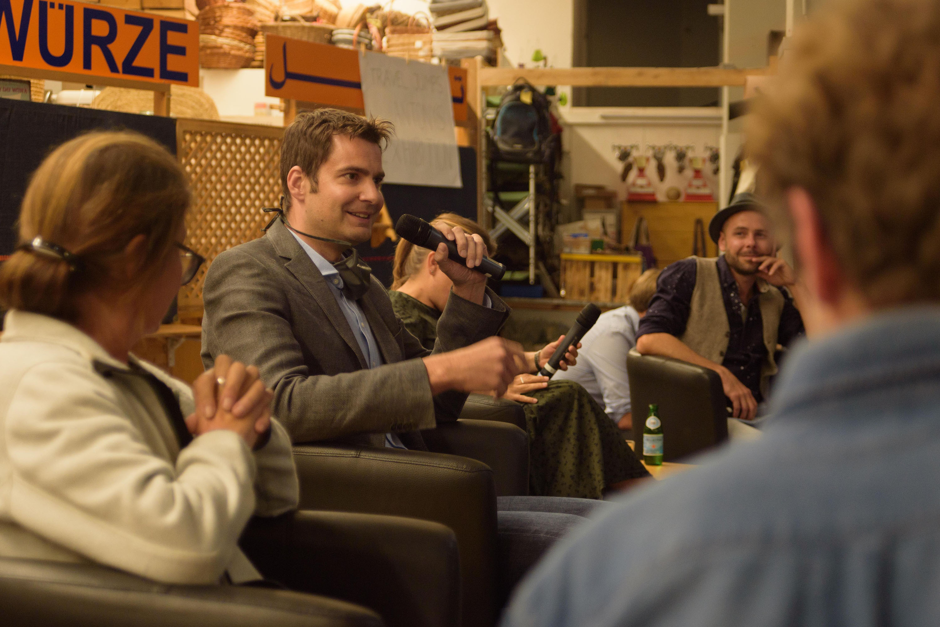 Am 22. September 2020 diskutierten Vizebürgermeisterin Uschi Schwarzl, Gemeinderätin Julia Seidl, der Vorstand des Amts für Verkehrsplanung und Umwelt Martin Hauschild und der Künstler Jakob Winkler in der Markthalle wie Mobilität zukünftig ausschauen kann. 
Dabei lag der Blick darauf, wie sich Mobilität kreativer, nachhaltiger und fairer gestalten lässt. Die offene Diskussion war inhaltlich ein Höhepunkt der heurigen Europäischen Mobilitätswoche in Innsbruck. In Kooperation mit dem Kollektiv Zukunftsschmiede ist es gelungen auch in Zeiten von Corona ein buntes Programm an Informationen zu Trends und Ideen für eine nicht auf das Auto, sondern auf den Menschen zugeschnittene Stadt, zusammenzustellen.