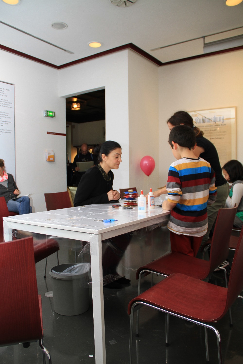 Am 10. Familientag konnten sich die Innsbrucker Stadtmuseen in ihren beiden Häusern über mehr als 2.500 große und kleine BesucherInnen freuen.