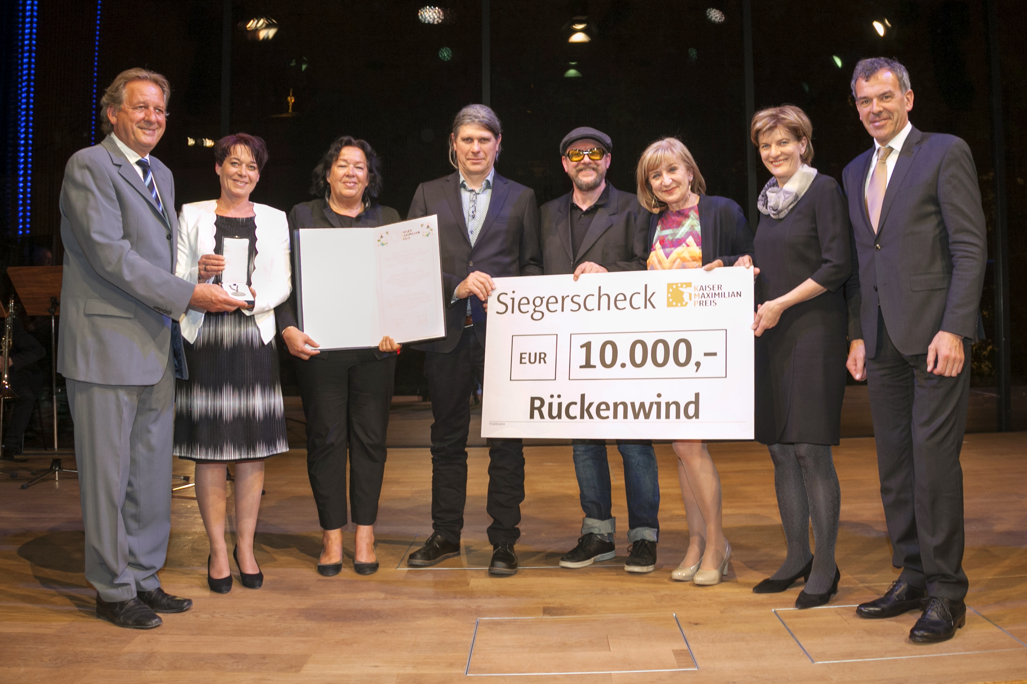 Der mit 10.000 Euro dotierte Kaiser-Maximilian-Preis ging 2019 an das Projekt Rückenwind.