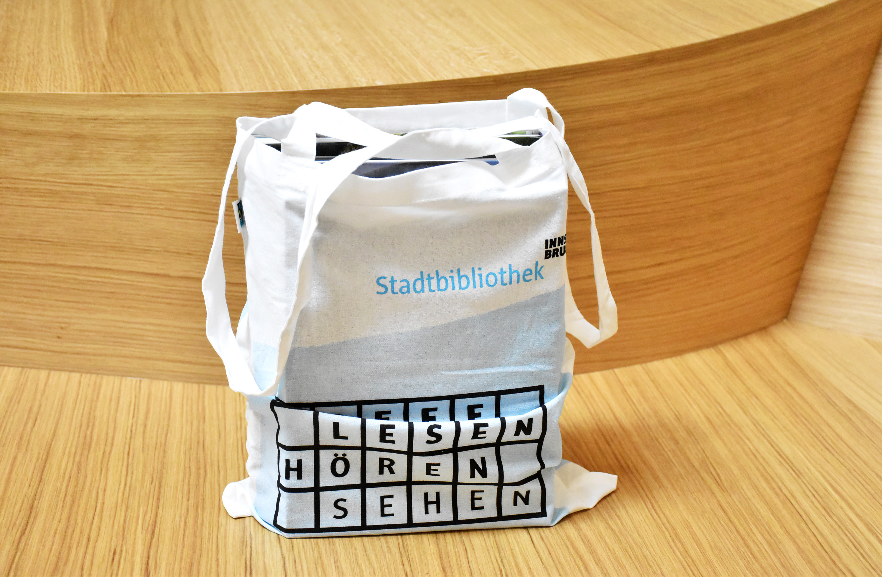 Seit dieser Woche ist wieder ein Abholservice („Click & Collect“) für Bücher und andere Medien in der Stadtbibliothek Innsbruck möglich.