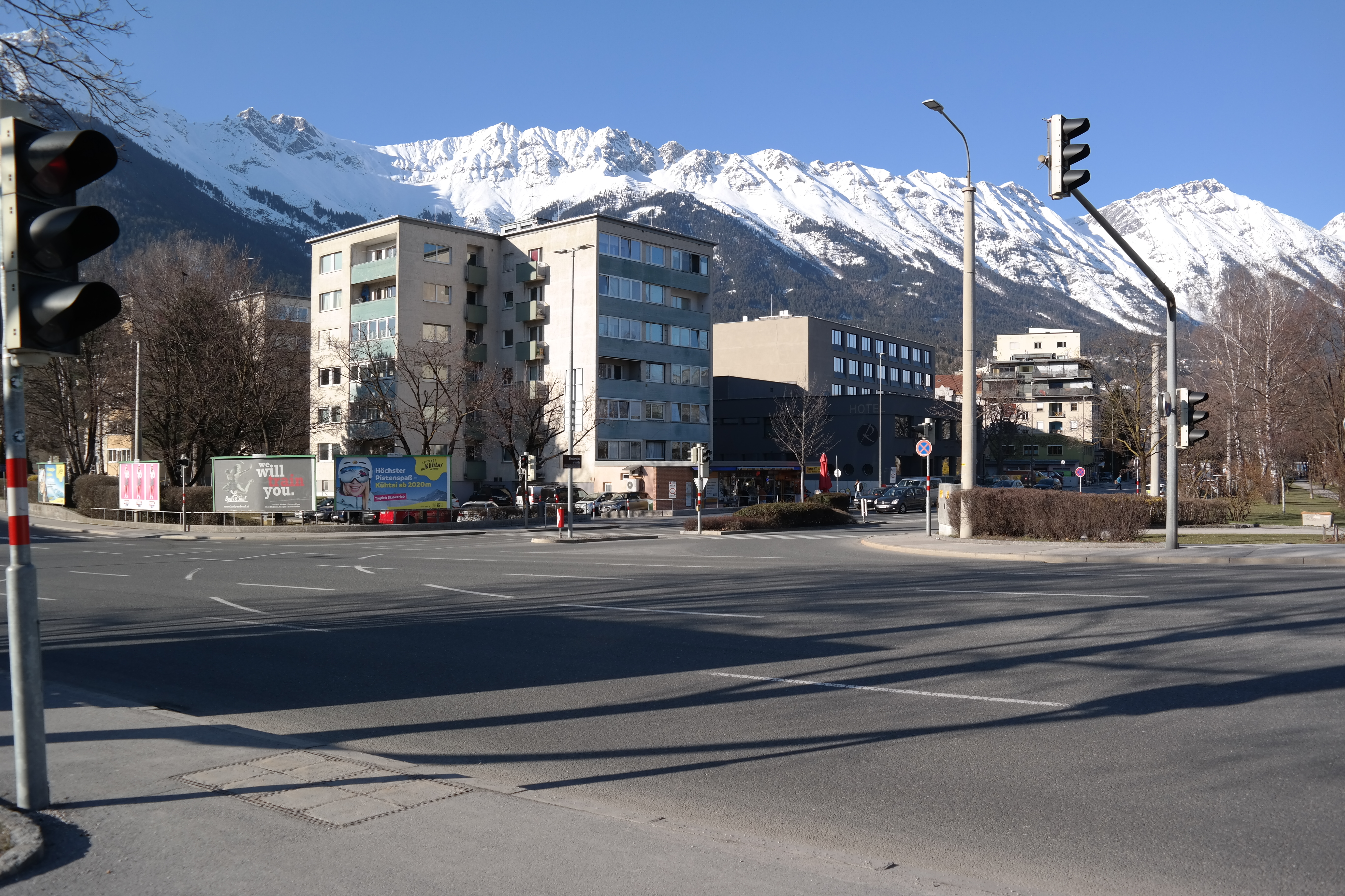 Aufgrund von Leitungsarbeiten der TIGAS und IKB kommt es in den kommenden Wochen an mehreren Stellen entlang des Südrings zu Verkehrseinschränkungen.