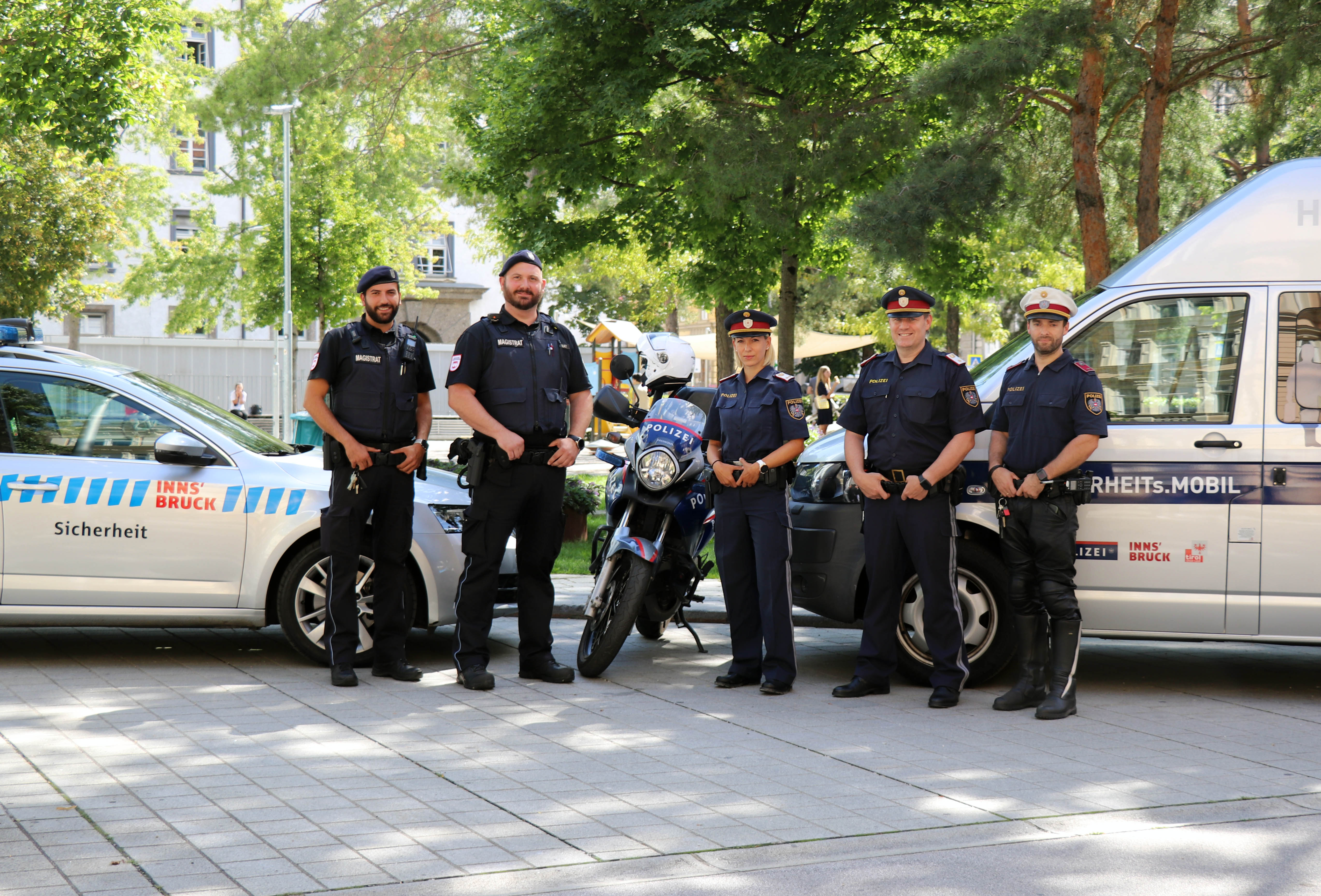 Gemeinsam informieren die MÜG und die Polizei an fünf Informationsabenden die Innsbrucker Bevölkerung über das Thema Sicherheit.