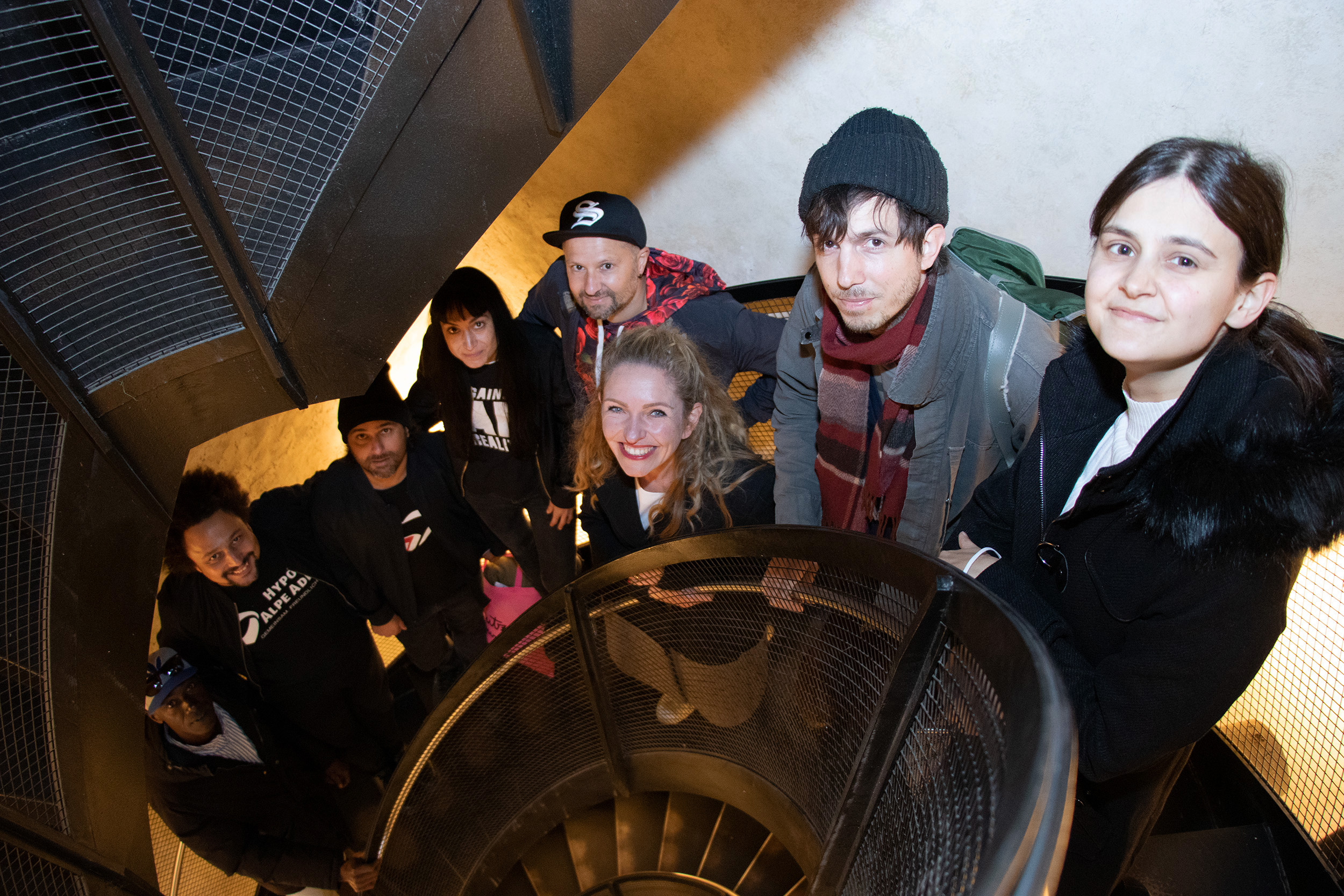 Zeigen, was Innsbrucks Kulturszene kann (von l. nach r.): Abdoule Manneh (Black Community), David Prieth, Maurice Kumar, Nadja Studenik (ContrApunkt), Thomas Schafferer (Cognac & Biscotten) und Alexander Iwanov (Freifall) mit Kulturamtsleiterin Isabelle Brandauer (Mitte) und Sandra Fröschl (Kulturamt; ganz rechts).