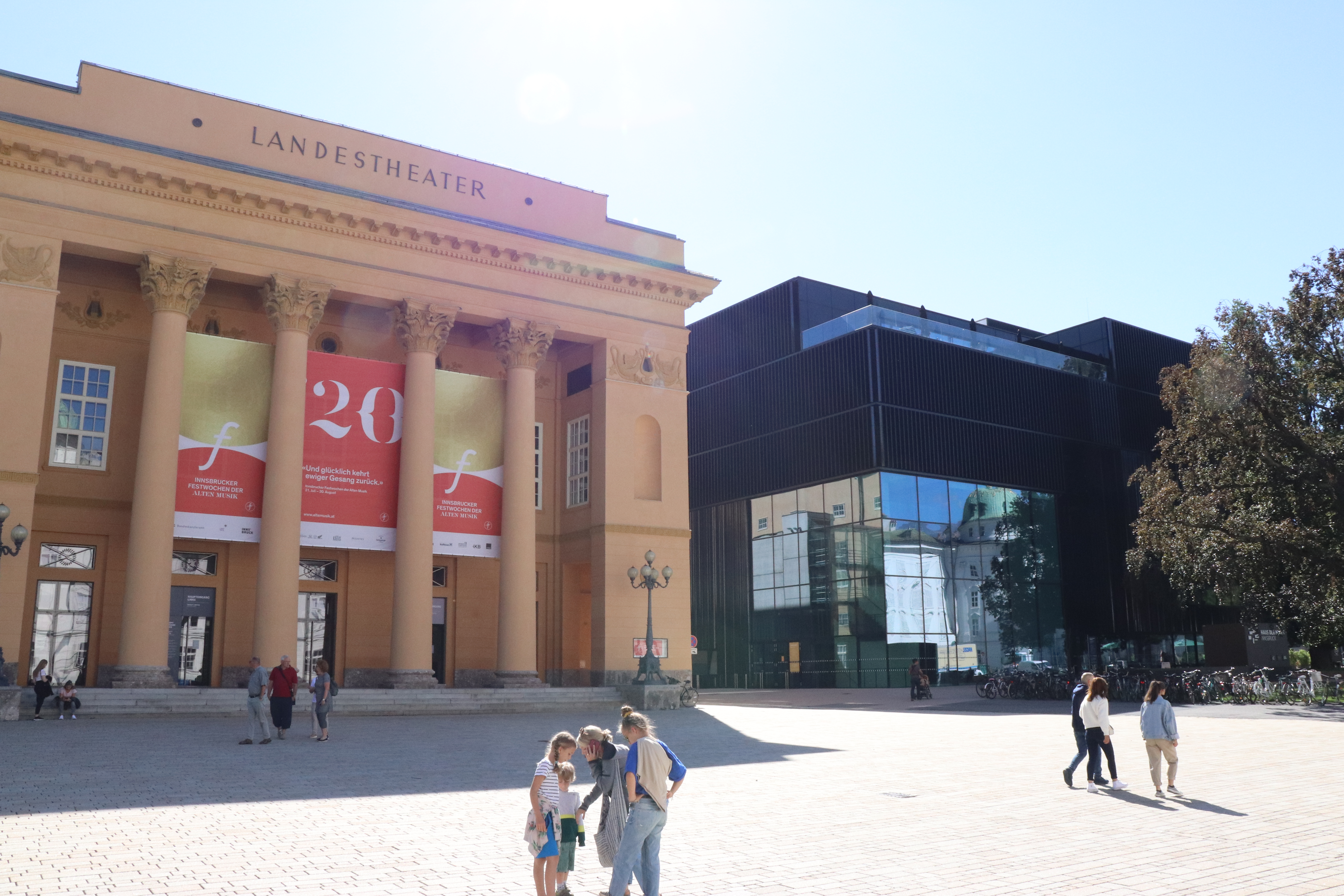 Die derzeitige Direktorin der Vereinigten Bühnen Bozen wird ab 1. September 2023 dem aktuellen TLT-Intendanten Johannes Reitmeier nachfolgen.