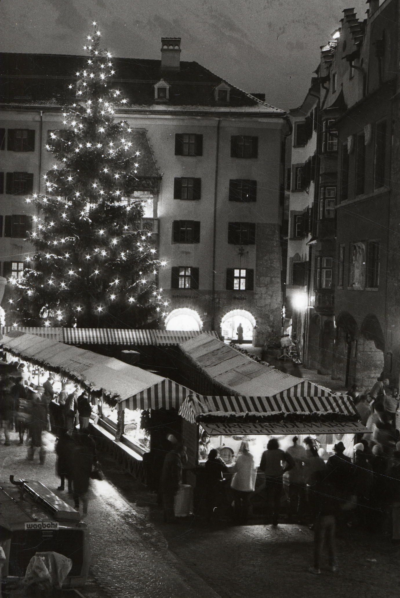 Der „klassische“ Christkindlmarkt in der Innsbrucker Altstadt, 1983.