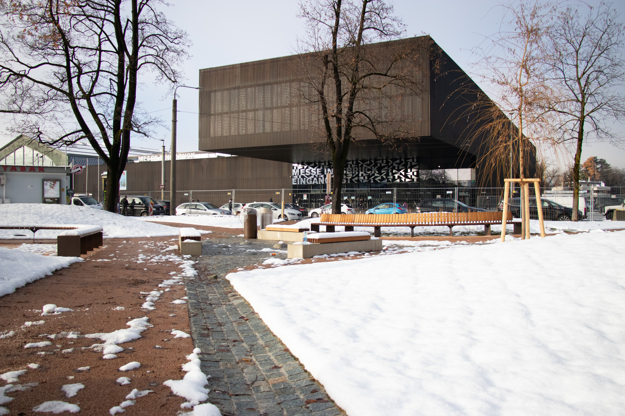 Neue Sitzgarnituren und Bänke laden zum Verweilen ein.