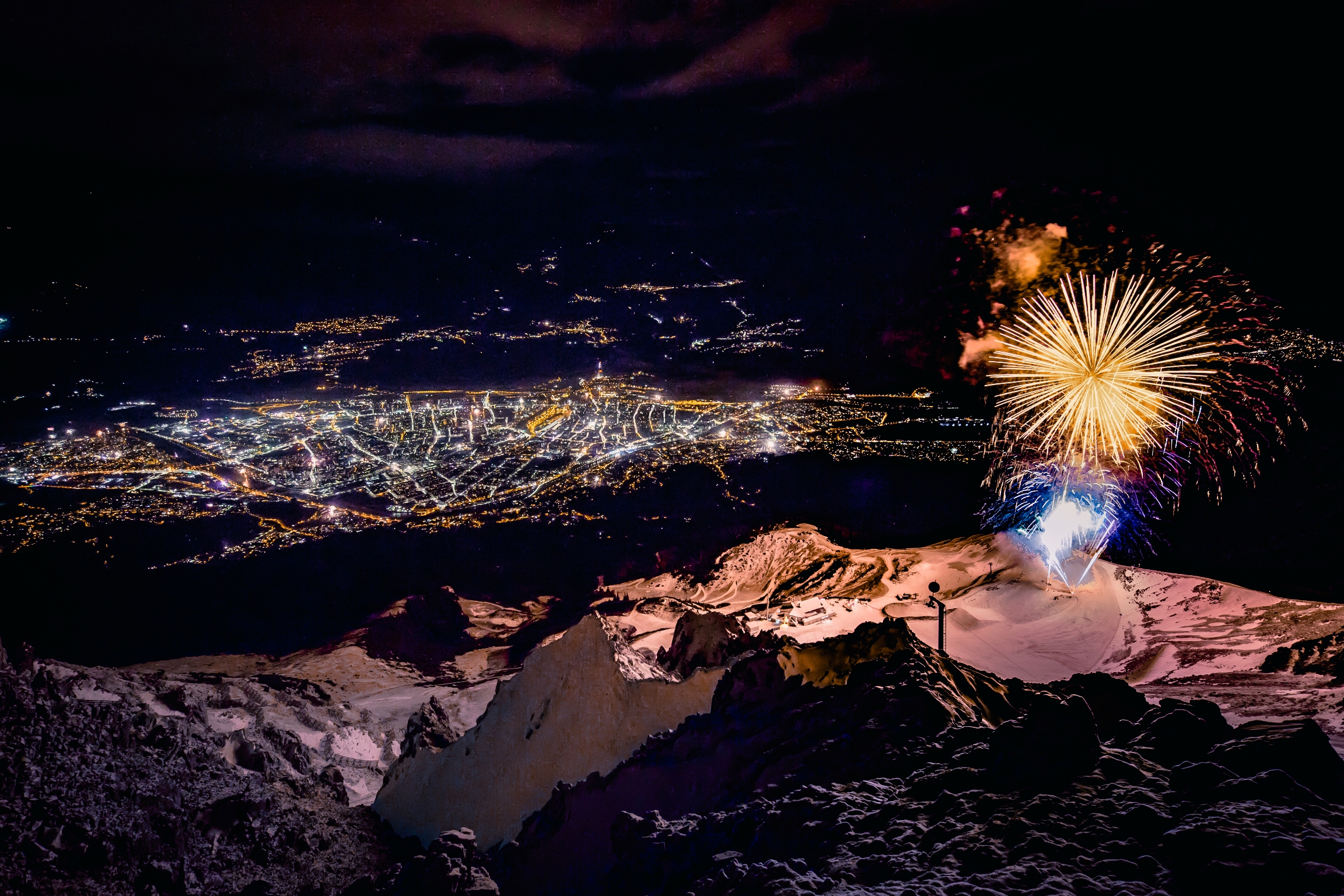 In der Stadt darf nur das offizielle Feuerwerk auf der Nordkette abgefeuert werden.
