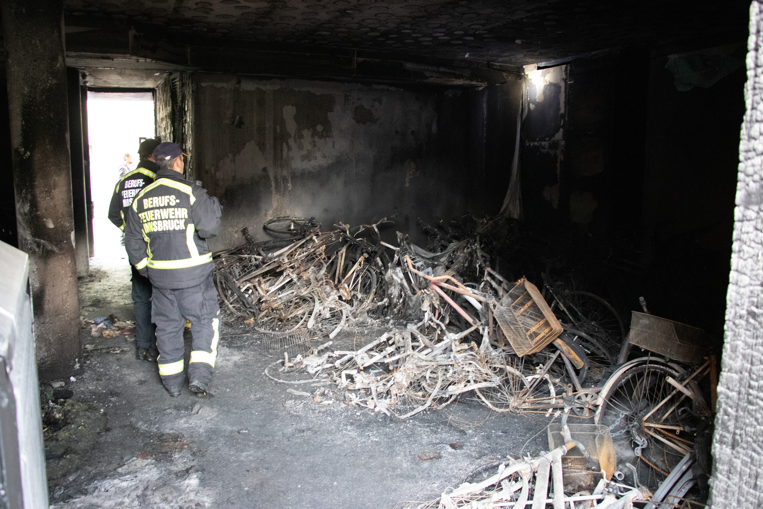 Vom Fahrrad- und Müllraum im Erdgeschoss des Hauses ging das Feuer aus.