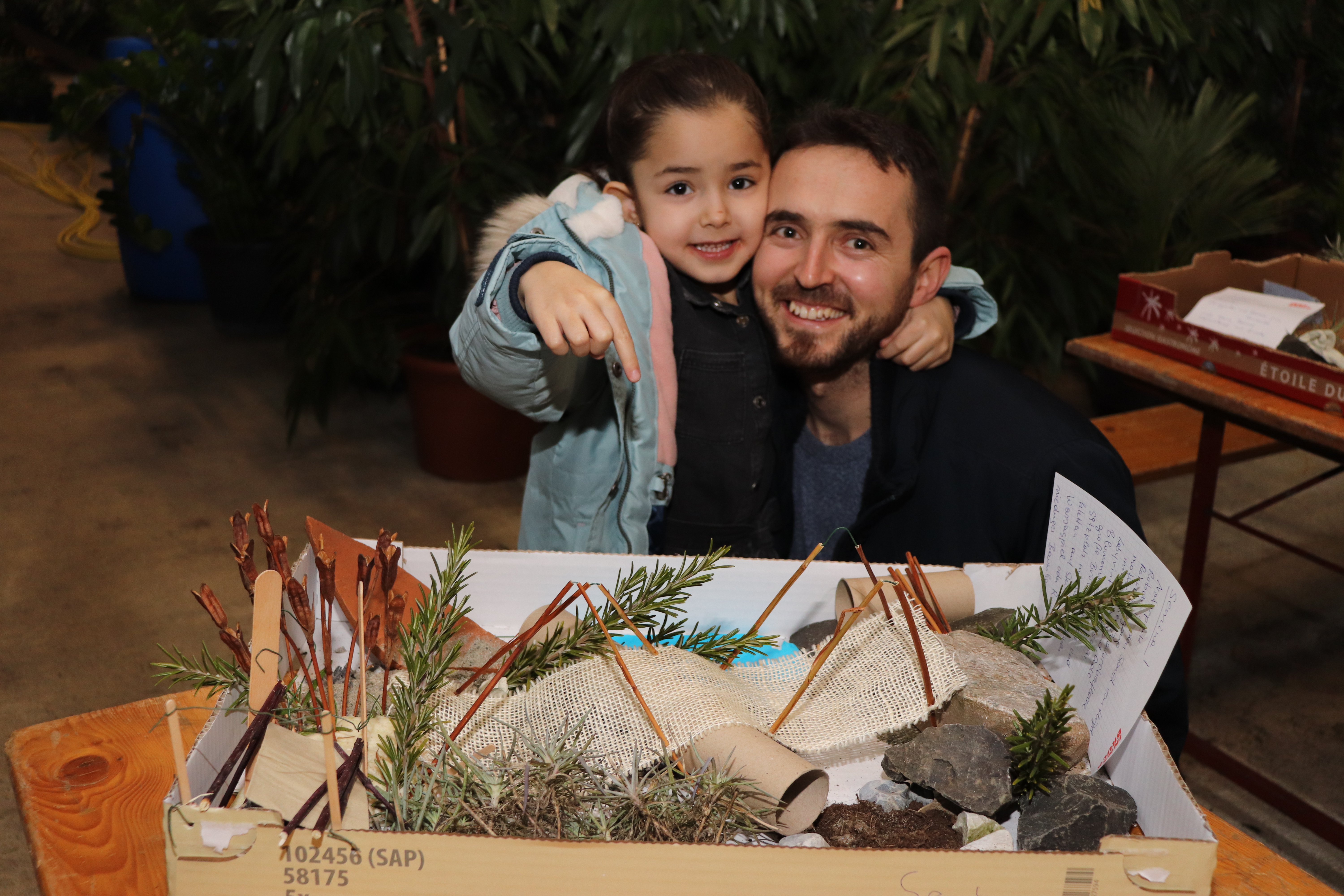 Ein besonderer Workshop fand Mitte Jänner in den Glashäusern der Stadtgärtnerei in der Rossau statt. Familien durften ihre Vision eines Naturspielplatzes in der Campagne Reichenau in Modellen nachbauen, wie auch Semir Hodza mit seiner  Tochter, die ihre Ideen beisteuerten.