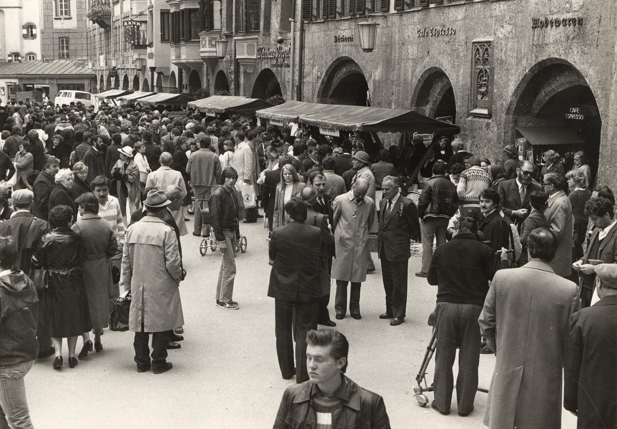 Bauernmarkt in der Innsbrucker Altstadt, 1982.