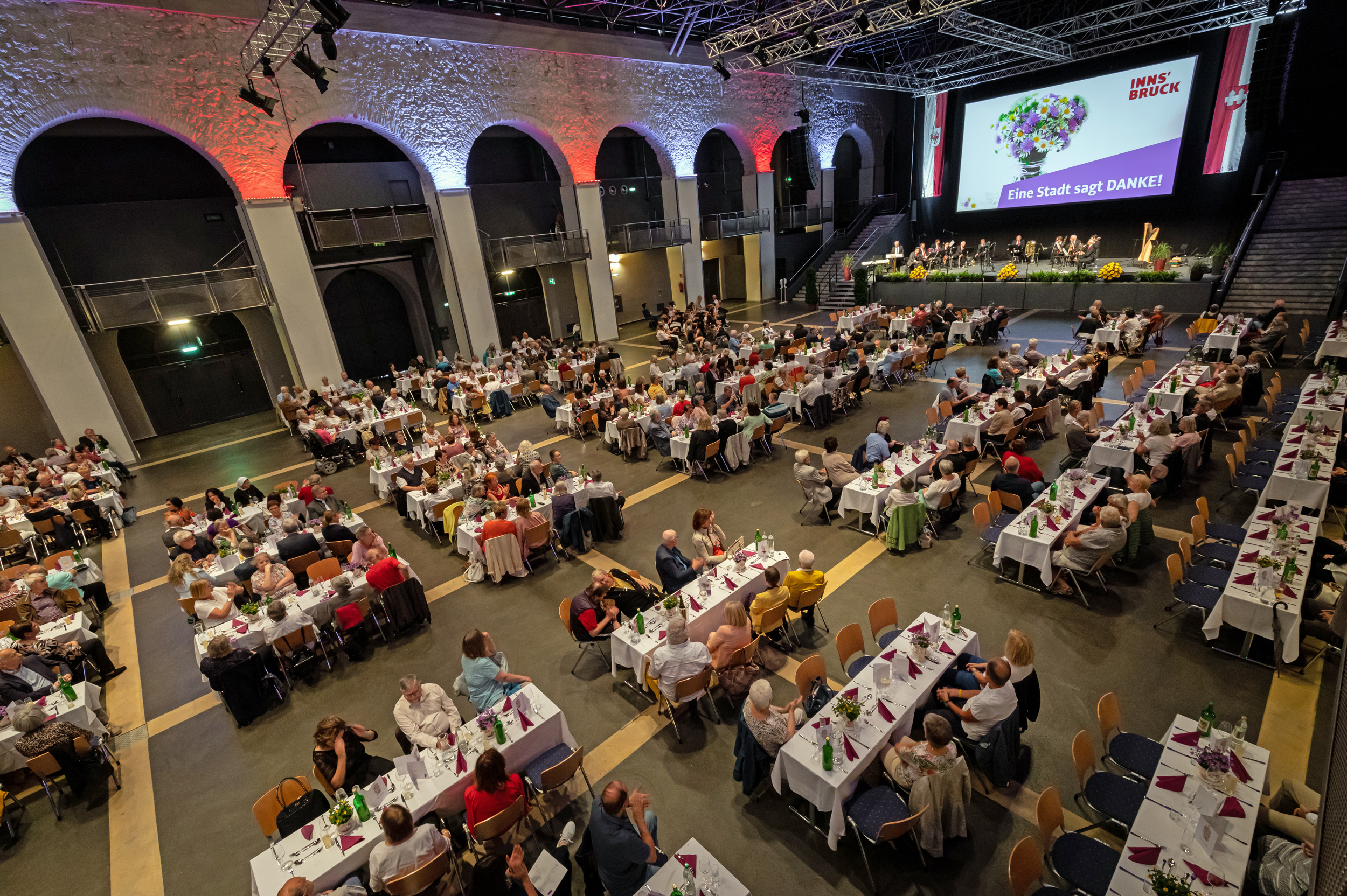 In der Dogana des Congress Innsbruck wurden die JubilarInnen der Jahrgänge 1950 und 1951 gefeiert.