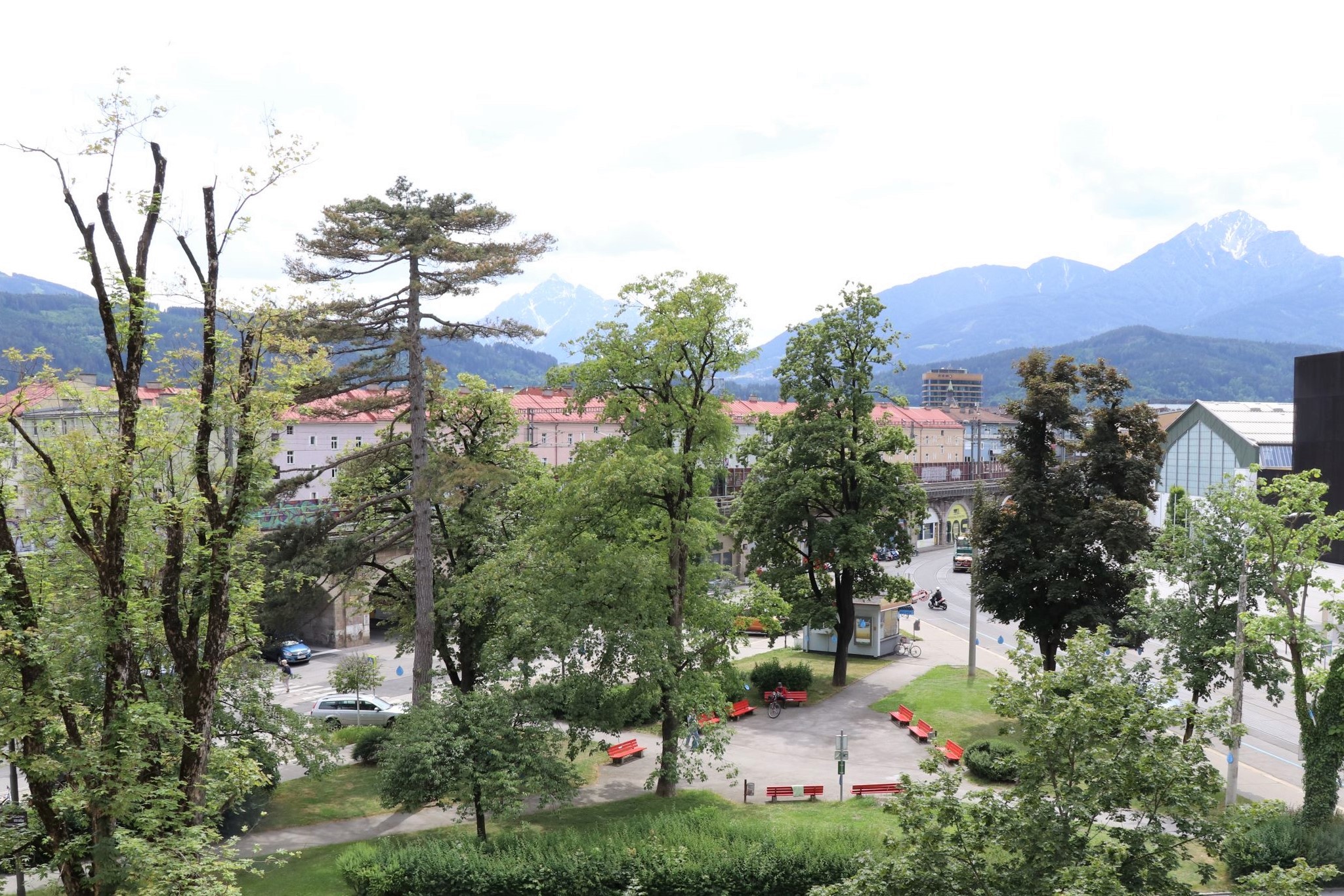 Coole Plätze in überhitzten Städten zu schaffen, auch das dient dem Stadtklima.