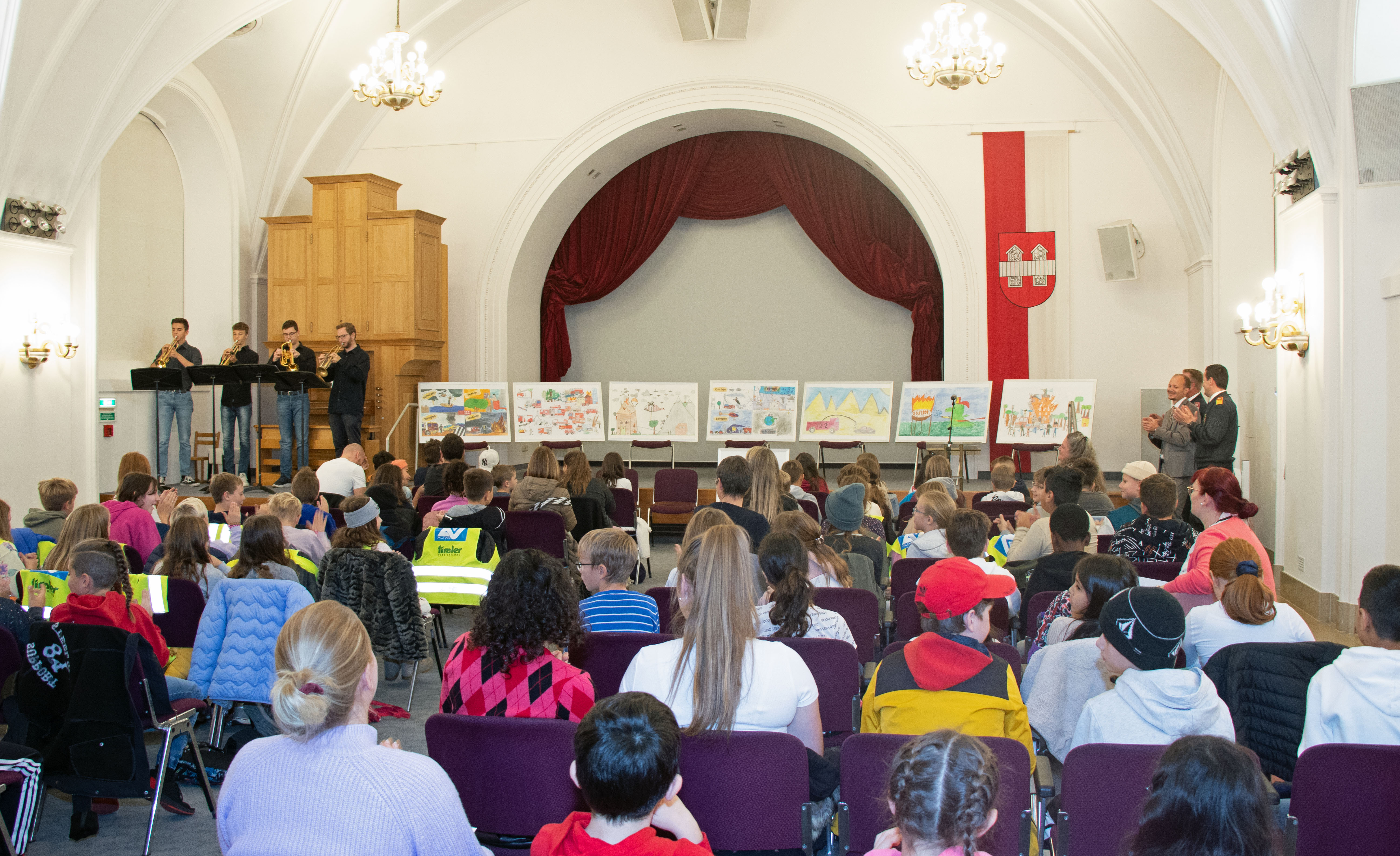 Für professionelle musikalische Untermalung im vollbesetzten Ursulinensaal sorgten Schüler der Musikschule der Ursulinen.