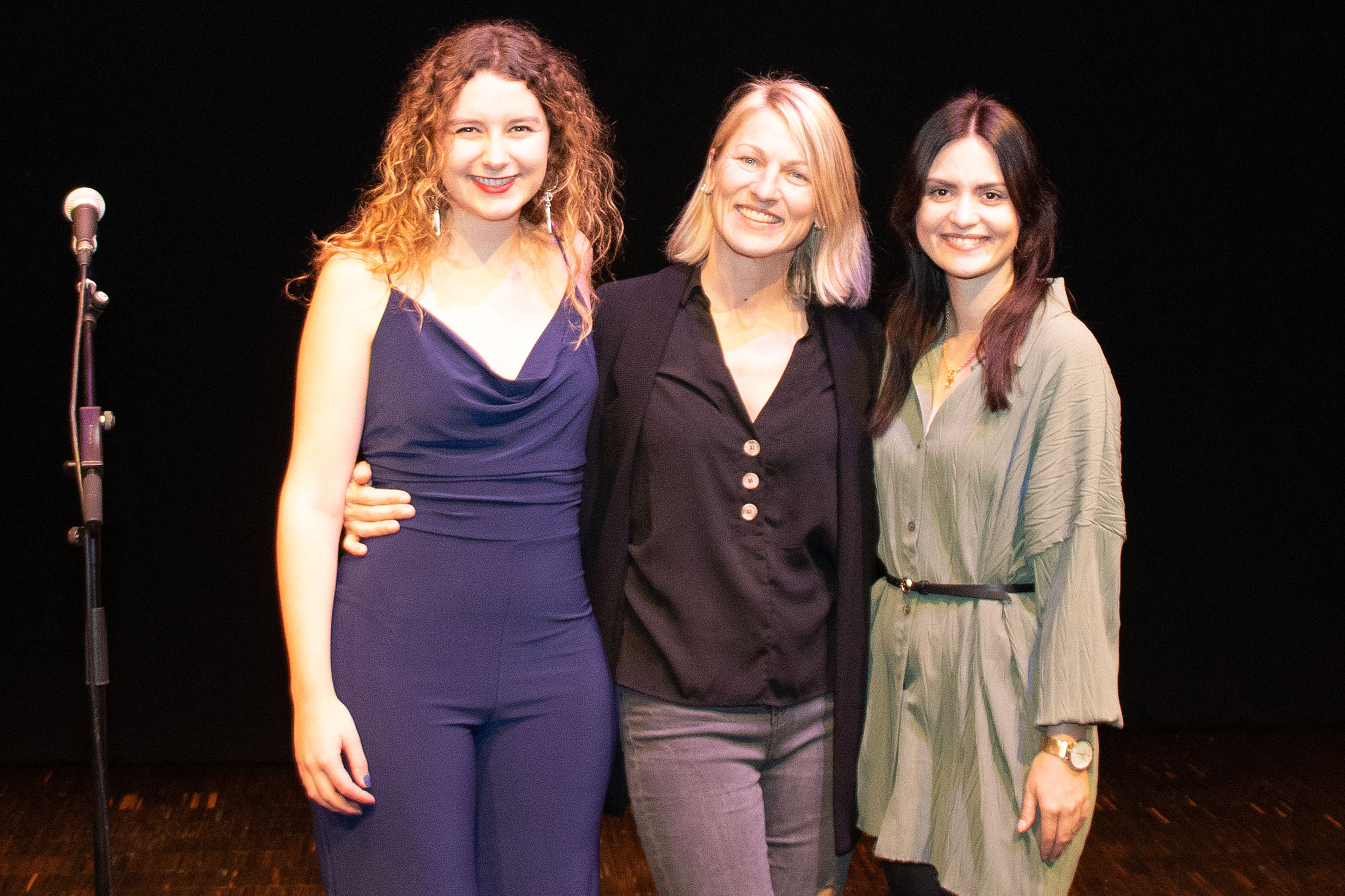 Förderpreisträgerin Laura Hybner, Poetry-Slam-Preisträgerin Silke Gruber und die letztjährige Förderpreisträgerin Tamara Stocker (v.l.).