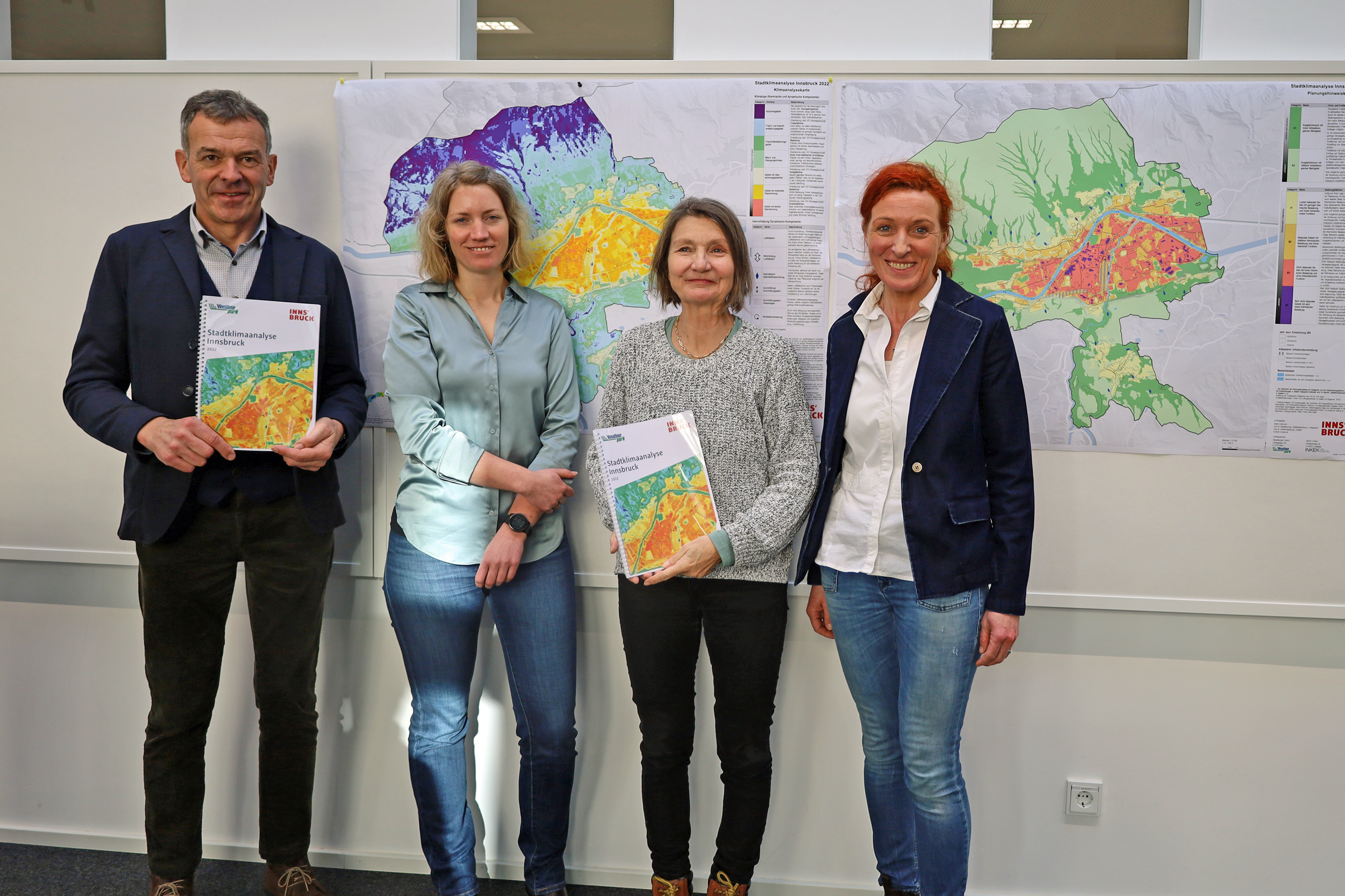 Bürgermeister Georg Willi, Simone Fritsch (Raumplanung und Stadtentwicklung), Stadträtin Uschi Schwarzl und Christine Schermer (Klima und Umwelt) stellten die Ergebnisse der Stadtklimaanalyse vor.