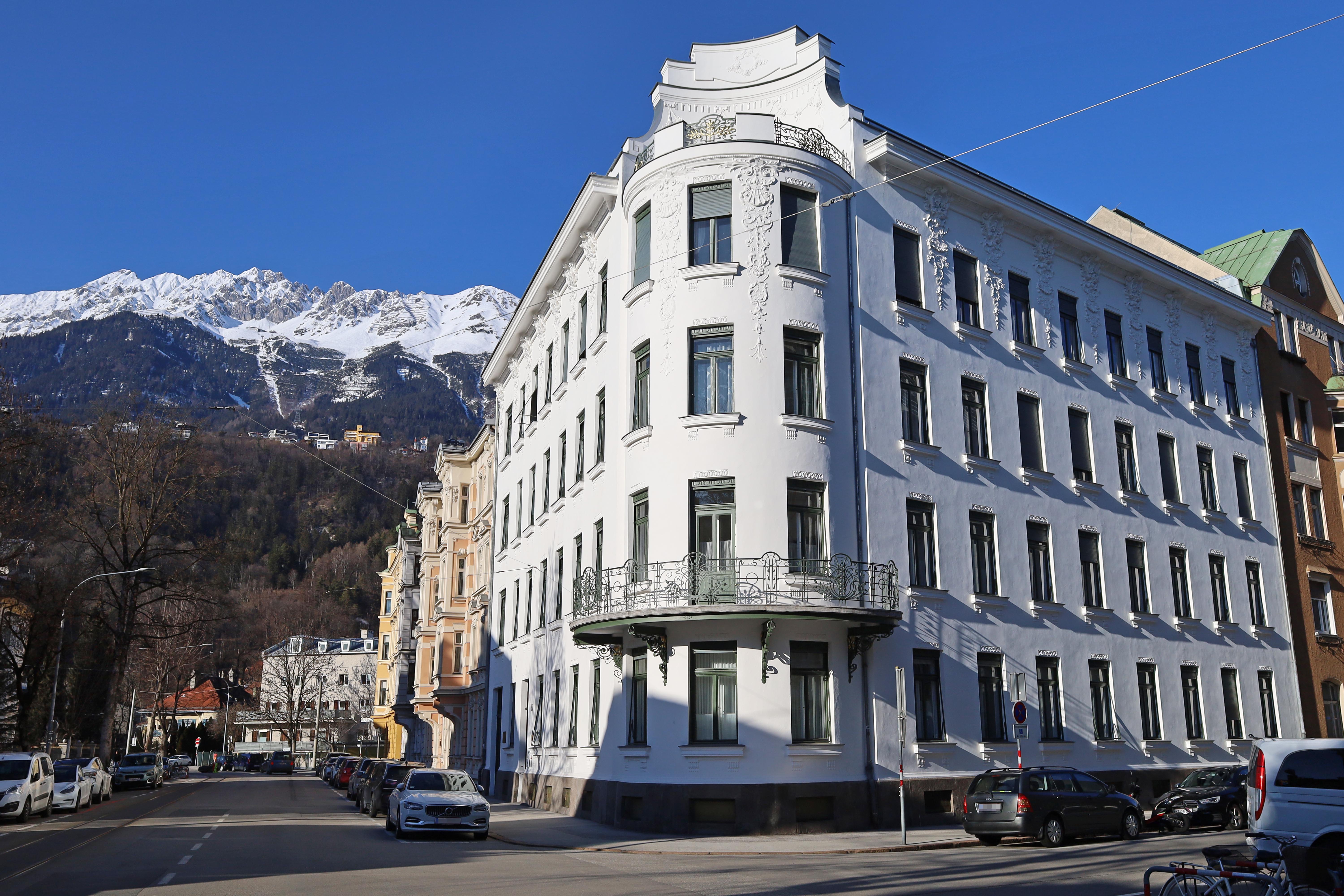Innsbruck ist mehr als die historischen Sichtachsen und Sehenswürdigkeiten im Zentrum. Hier zu sehen ein renoviertes historisches Gebäude in der Conradstraße 6.