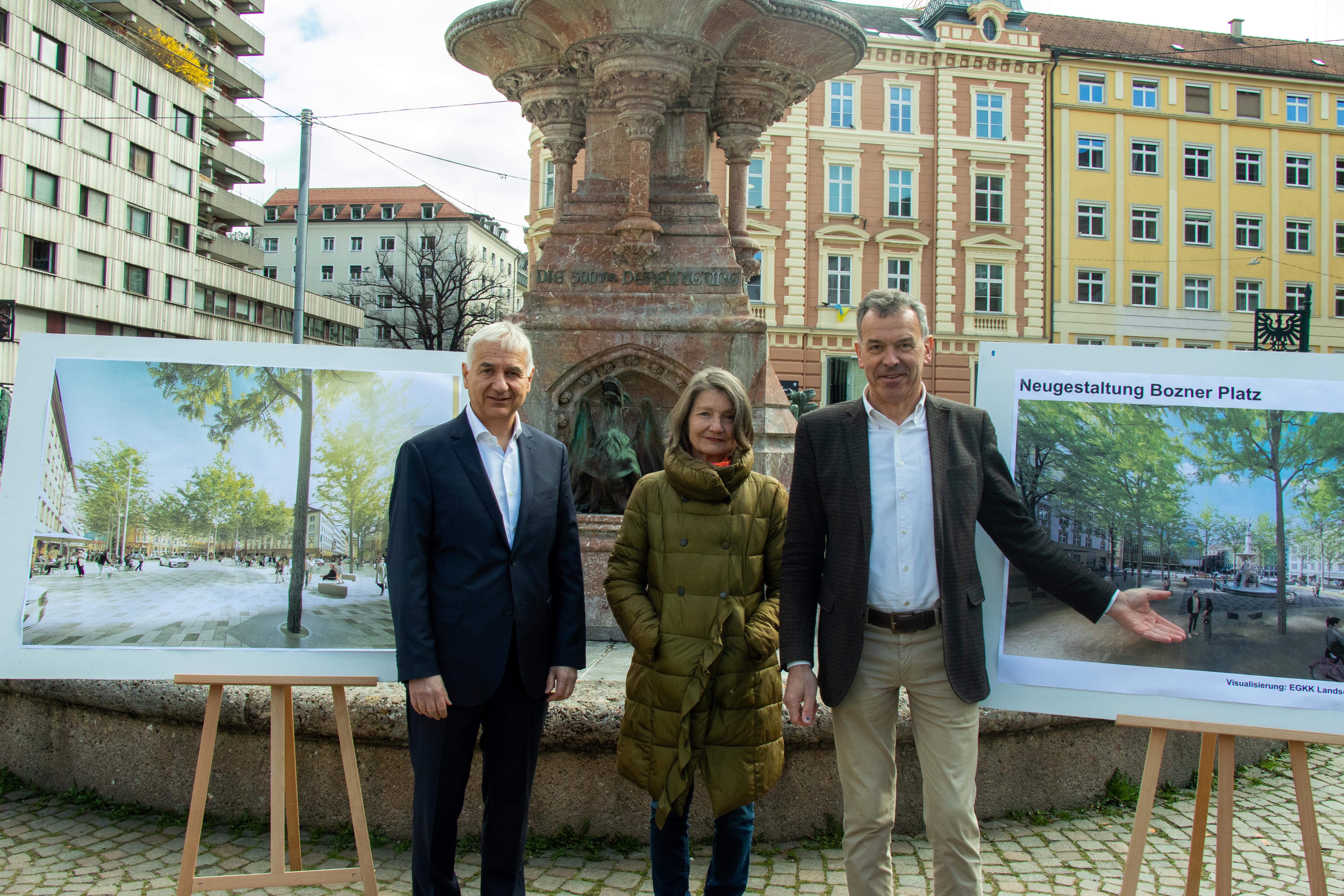 Bürgermeister Georg Willi, Stadträtin Uschi Schwarzl und der Leiter des Amtes für Tiefbau Walter Zimmeter (l.) präsentierten das Projekt für den Bozner Platz noch einmal direkt vor Ort. Am 23. März wird der Gemeinderat über die Umsetzung entscheiden.