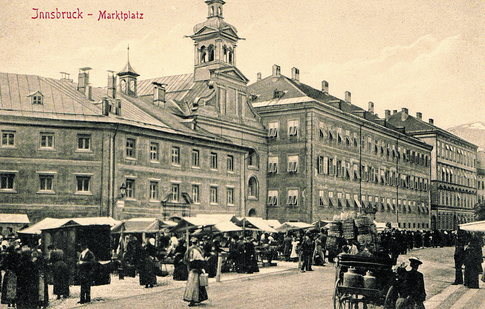 Marktplatz mit Ursulinenkirche, ohne Datum.