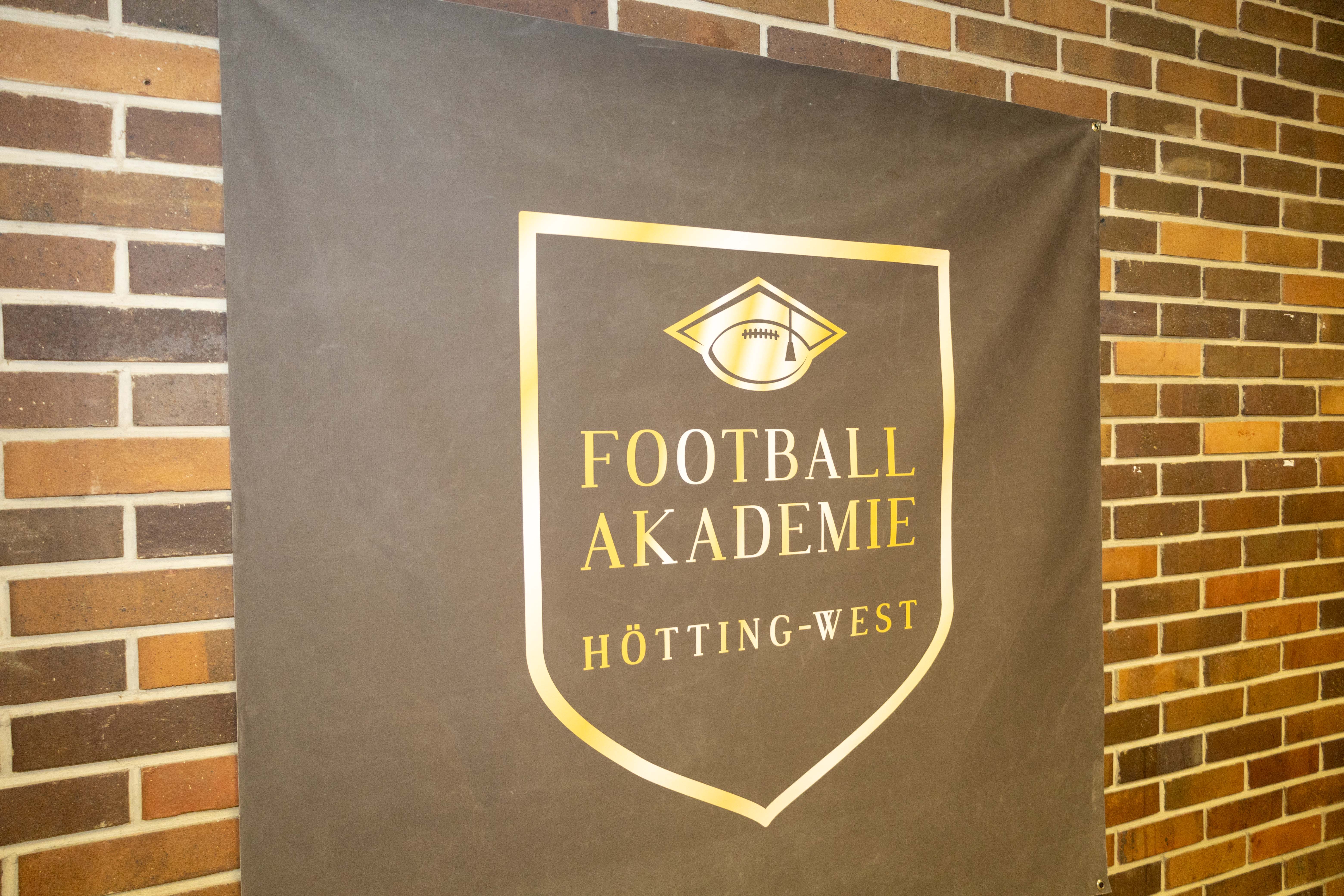 Die Football Akademie in der MS Hötting-West feiert heuer ihr zehnjähriges Jubiläum. Auch der Schulzweig Robotics und Kreatives Handwerk besteht seit vier Jahren.