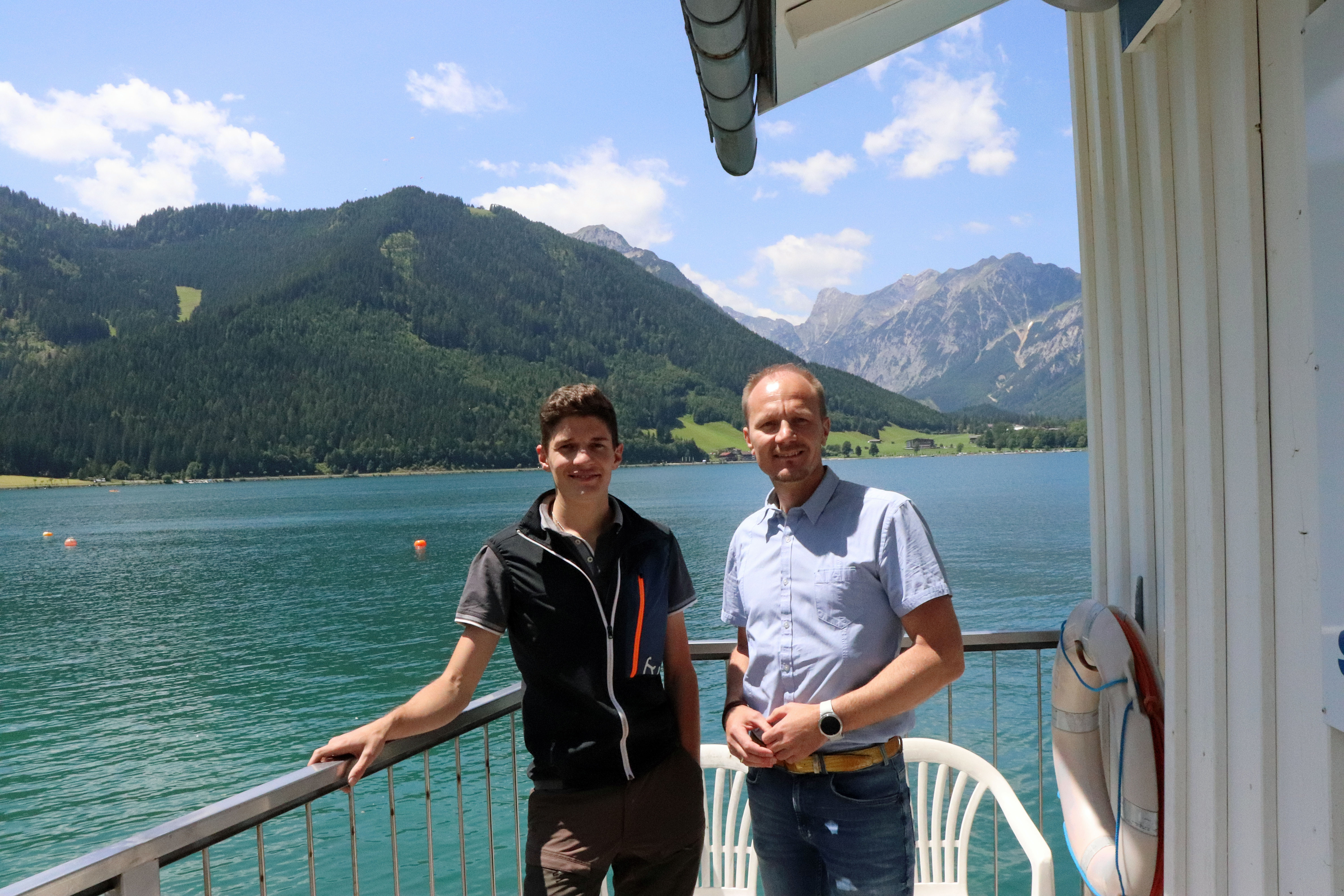 Vizebürgermeister Johannes Anzengruber (r.) und Referent Florian Jäger (l.) freuen sich über die florierende städtische Verwaltung des Achensees.