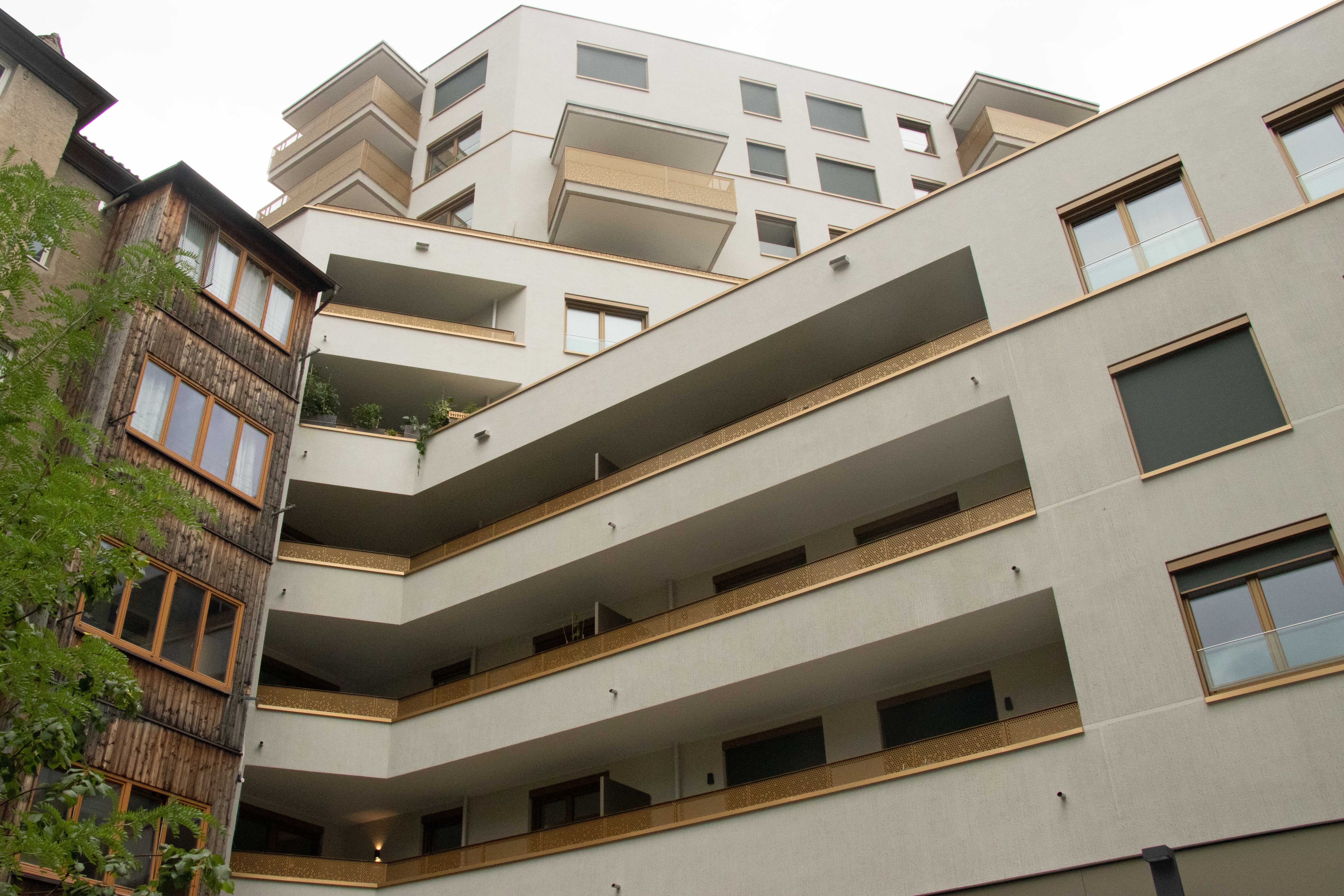 Der zweiteilige Neubau in Pradl bietet Platz für zwölf städtische Wohnungen.