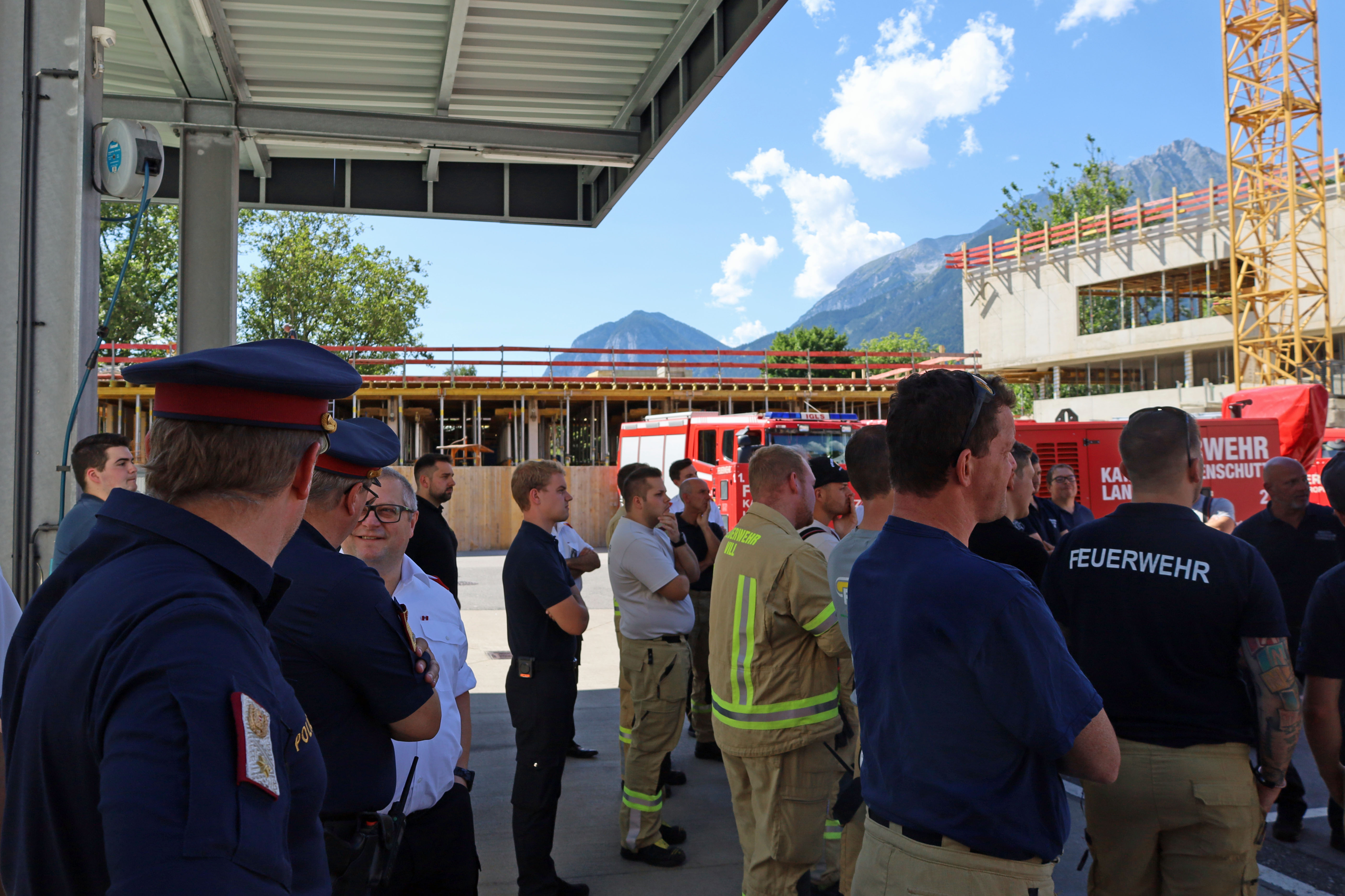 Eindrücke der Blackout-Übung der Innsbrucker Feuerwehren unter Mitwirkung zahlreicher Einsatzorganisationen und SystempartnerInnen vom 11. August 2023.