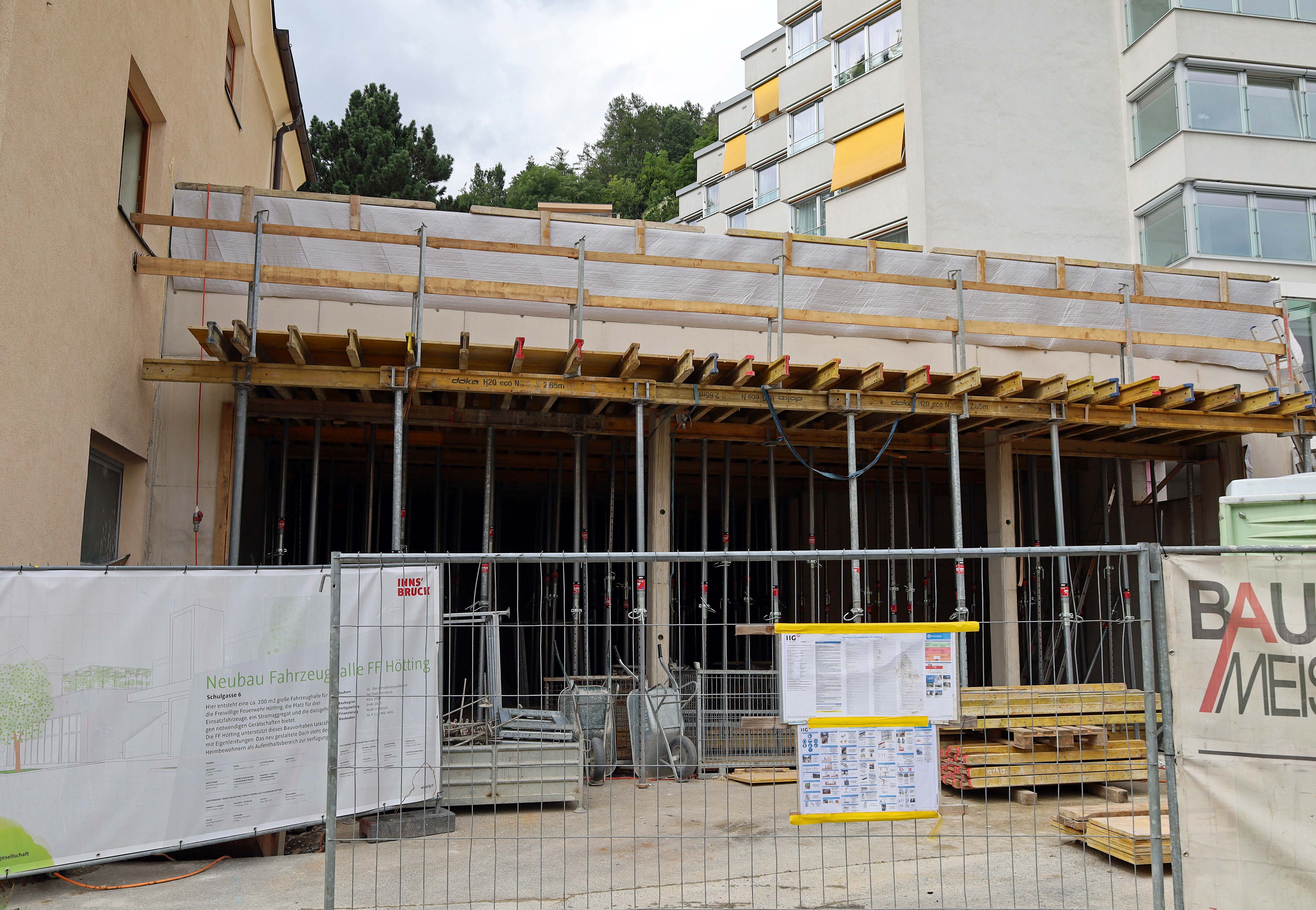 Die neue Fahrzeughalle der FF Hötting ist im Entstehen.