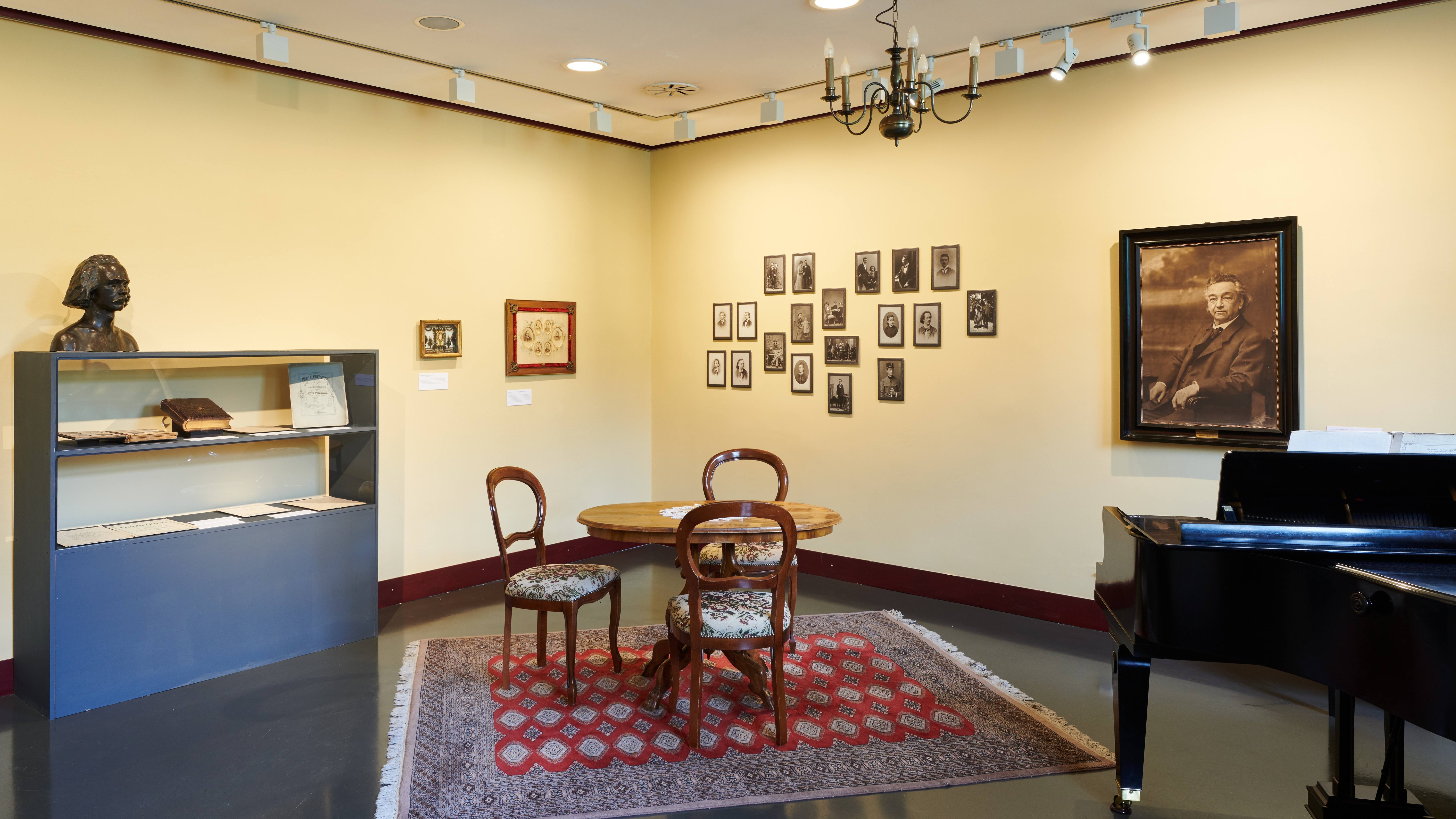 Das umfangreiche Rahmenprogramm gibt Einblicke in das Leben des Innsbrucker Komponisten.