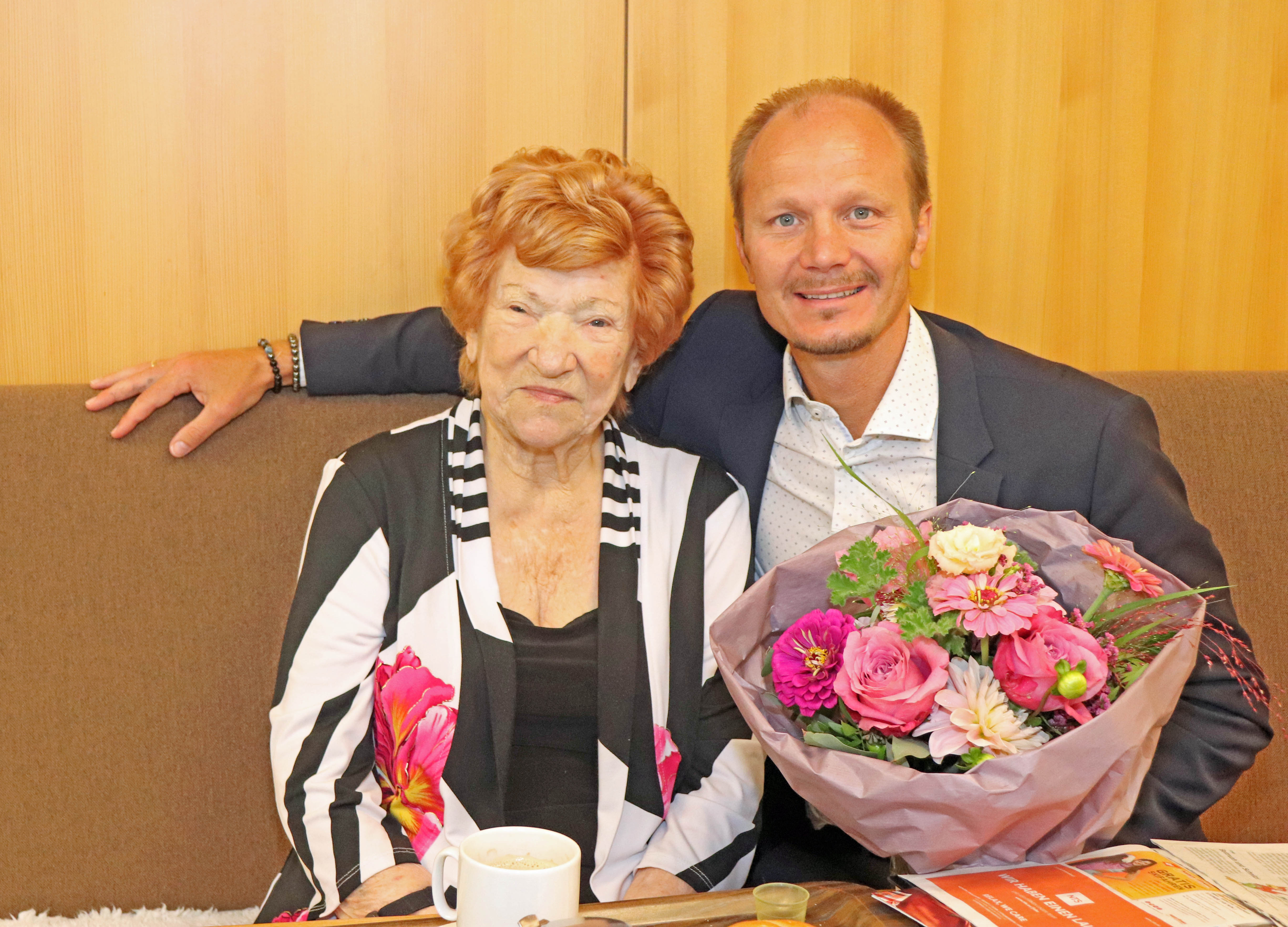 Frühstück bei Krulis: Vizebürgermeister Johannes Anzengruber gratulierte Sonja Krulis im Wohnheim Tivoli zum 100. Geburtstag.