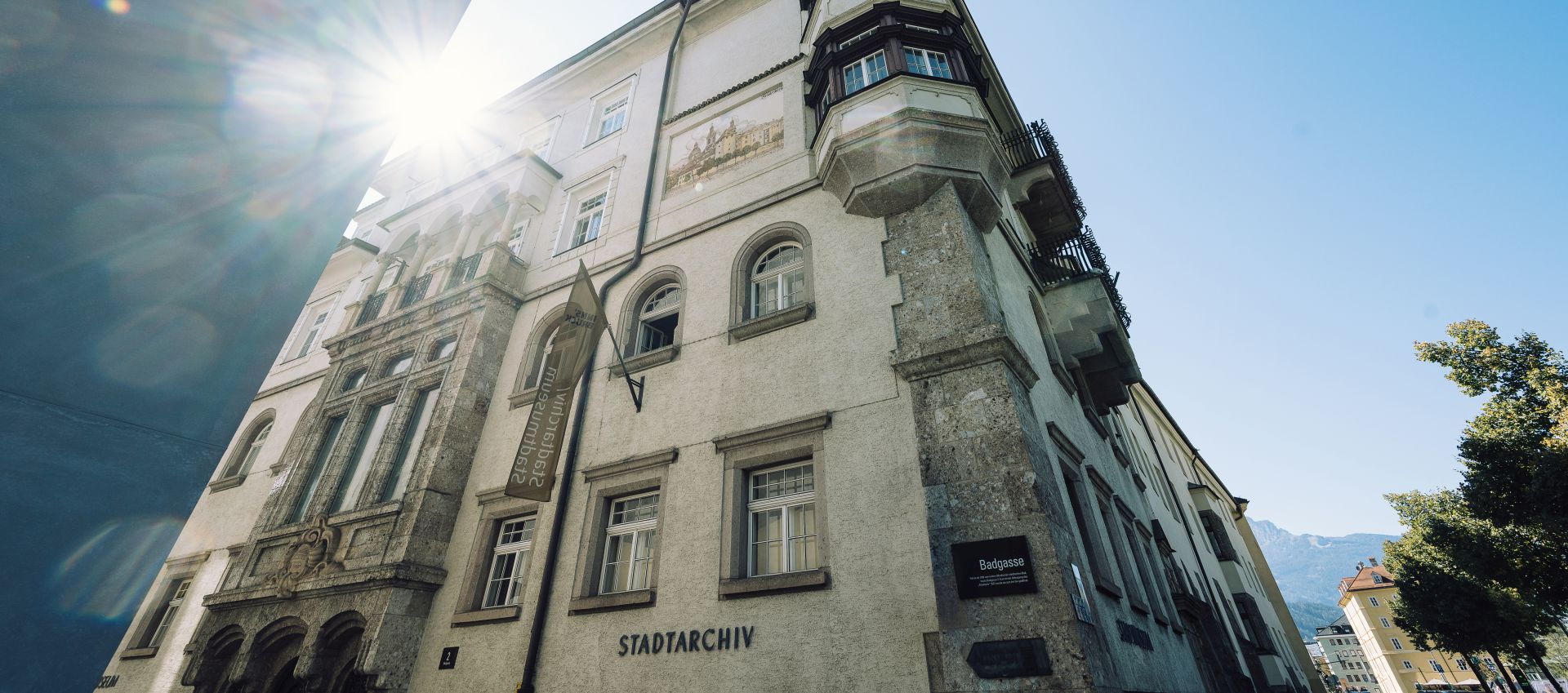 Das Goldene Dachl und das Stadtarchiv/Stadtmuseum (Badgasse 2) öffnen am Nationalfeiertag, 26. Oktober, ihre Pforten.
