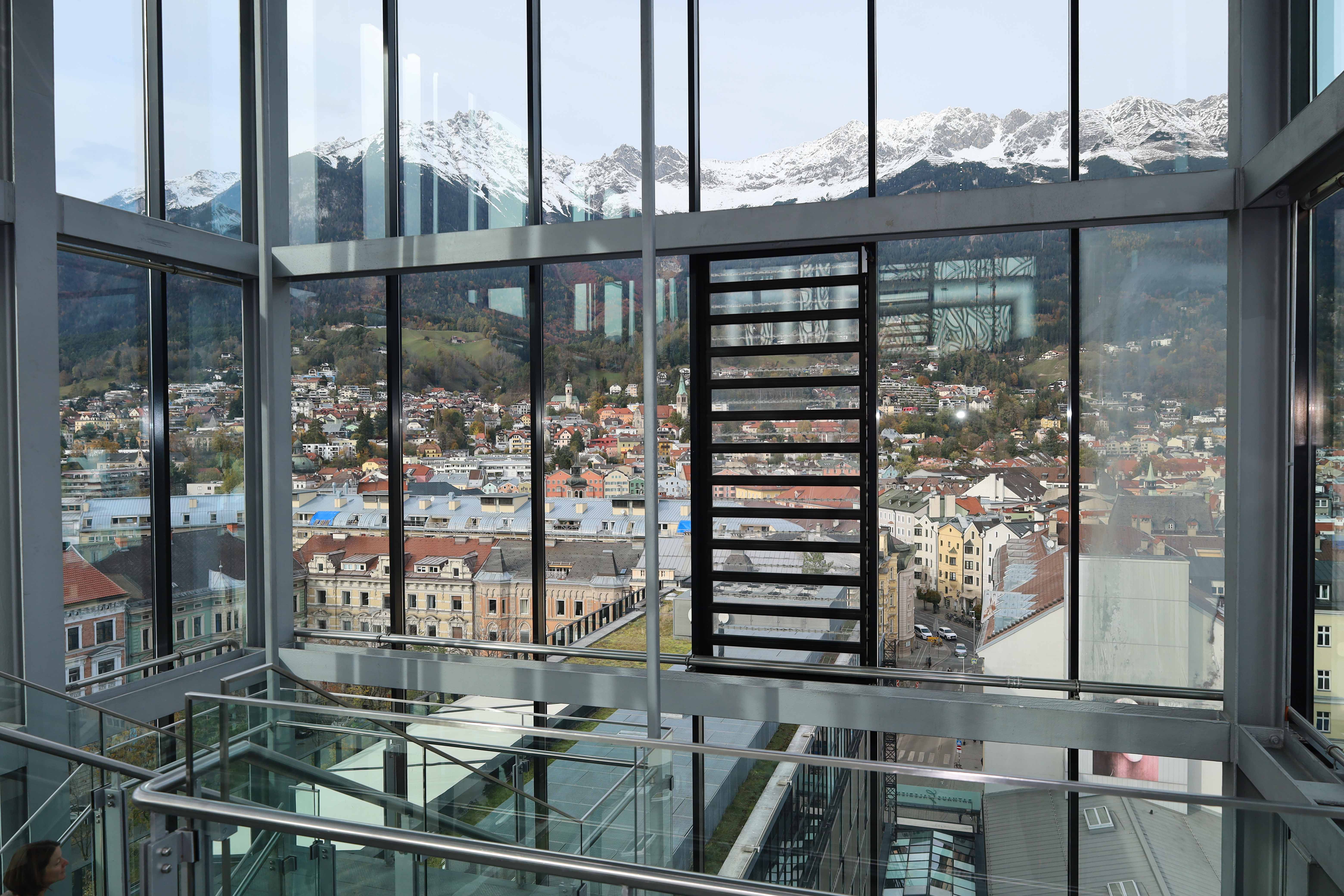 Im Rathaus der Stadt Innsbruck, im Foyer des Plenarsaals (6. Stock), liegen ab 11. März insgesamt 14 Volksbegehren zur Unterschrift auf.