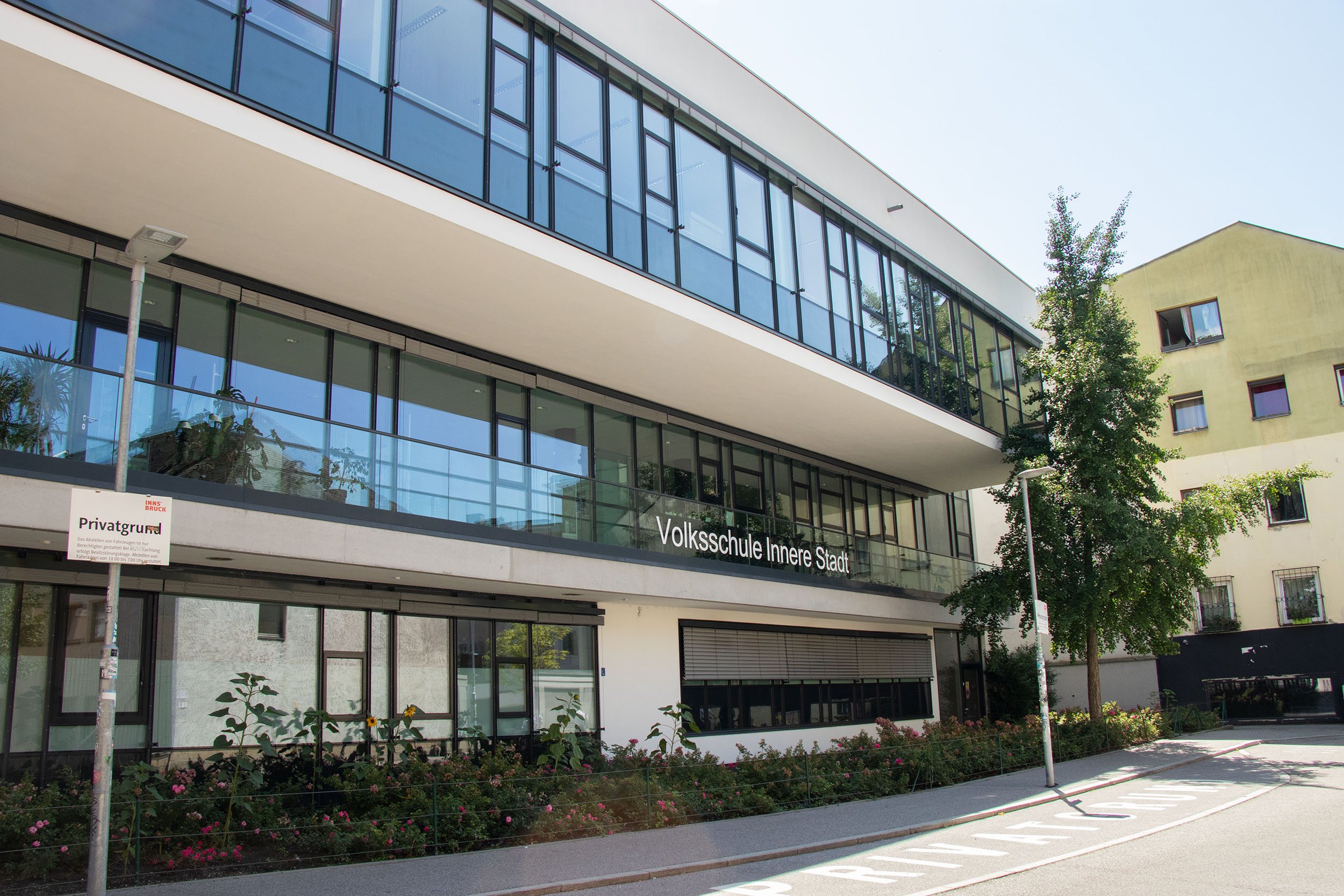 An mehreren Standorten - hier die VS Innere Stadt - bietet die Stadt Innsbruck Kinderbetreuung in den Weihnachtsferien an.