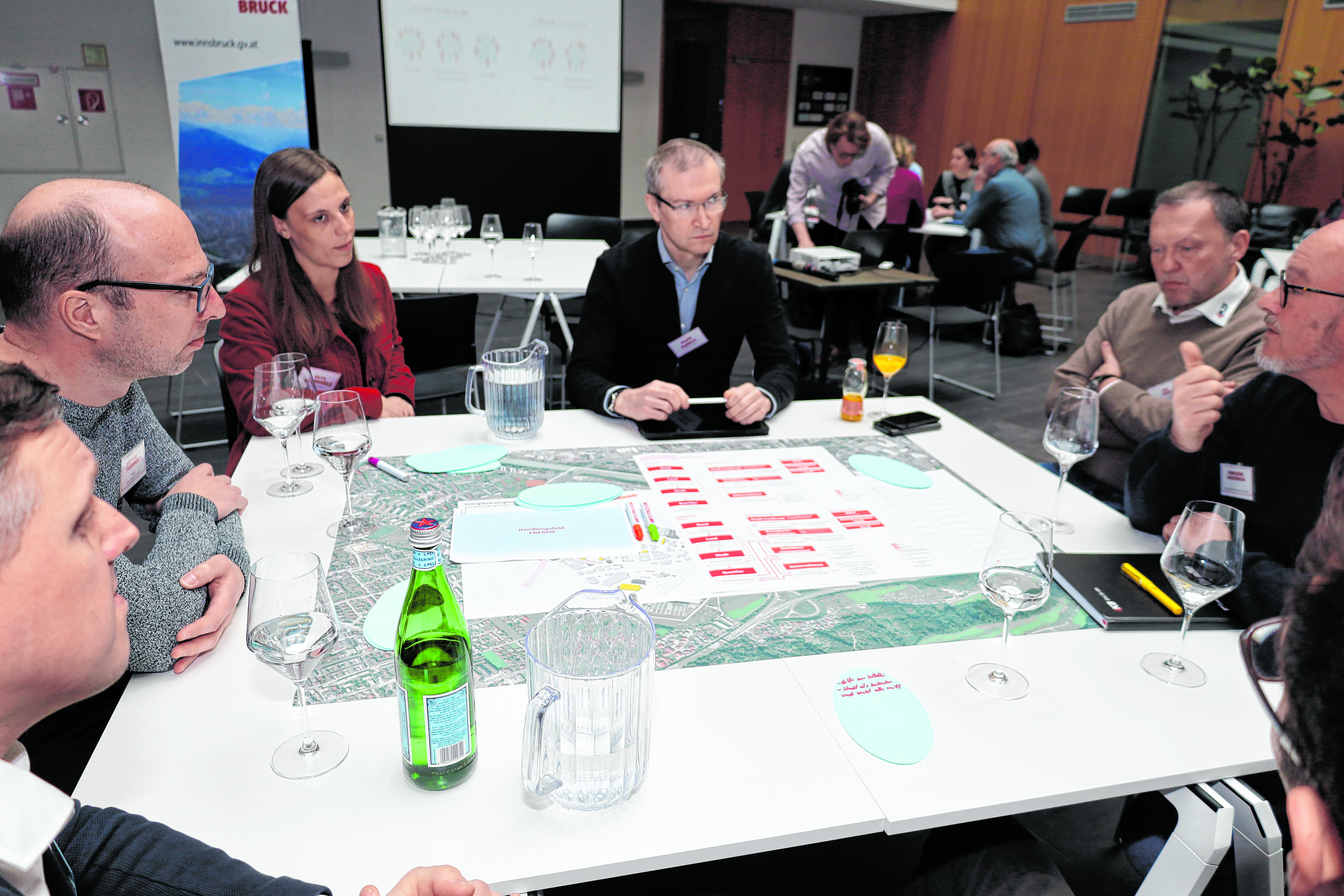 In Gesprächen und Arbeitsgruppen wurde schnell klar, dass ein Quartiersmanagement als Schnittstelle zwischen allen Beteiligten wichtig ist.