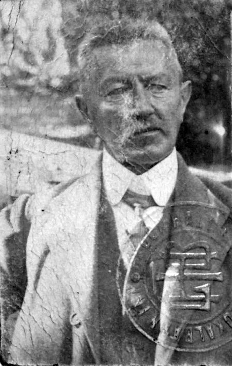 Oberst Ludwig von Tschan (1865–1929) hatte seine gesamte militärische Laufbahn über bei den Tiroler Kaiserjägern gedient.
