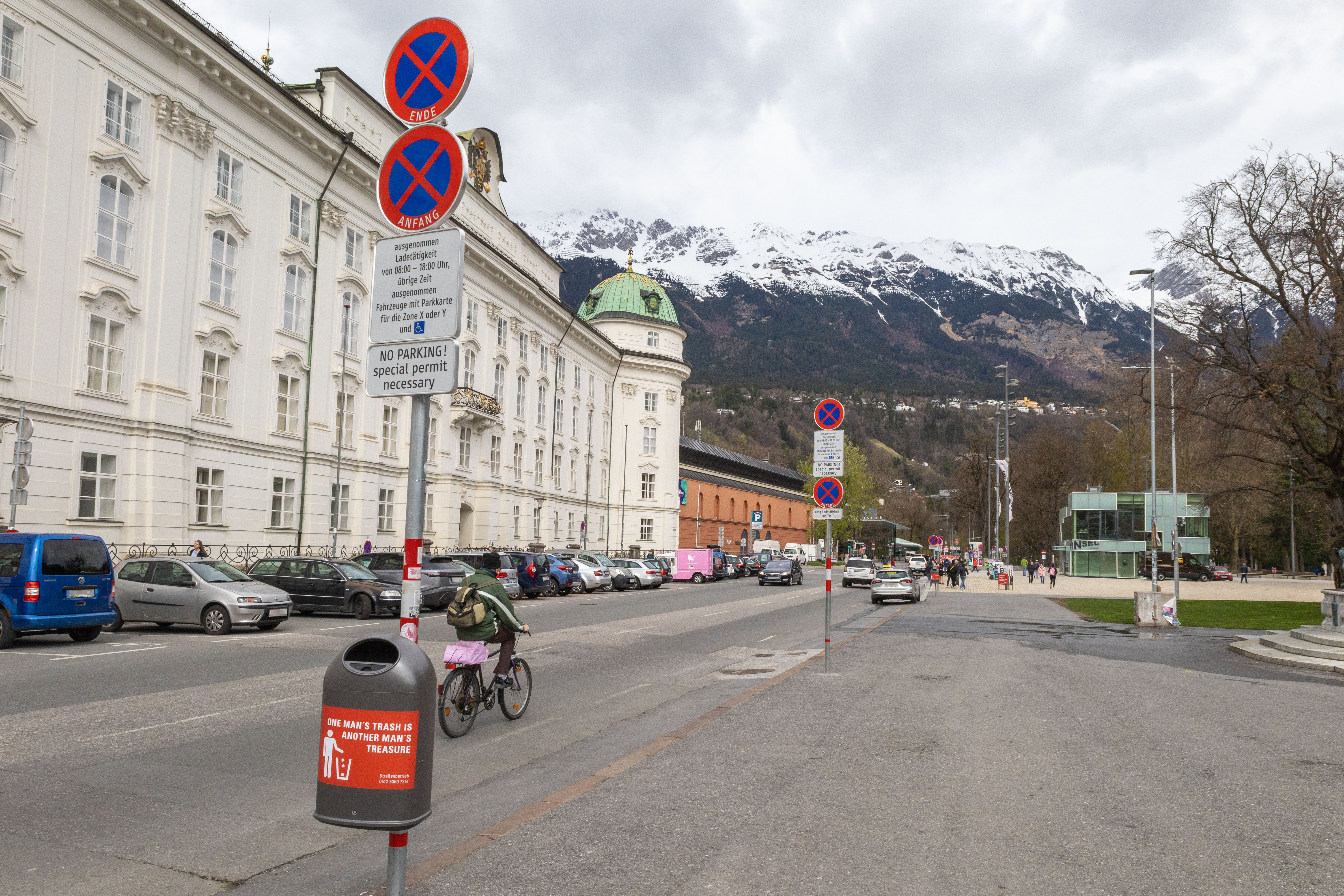 Ladezone am Rennweg vor dem Haus der Musik.