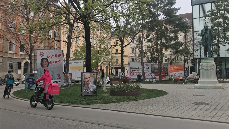 Beim Aufstellen von Wahlplakaten gibt es Regeln zu beachten.
